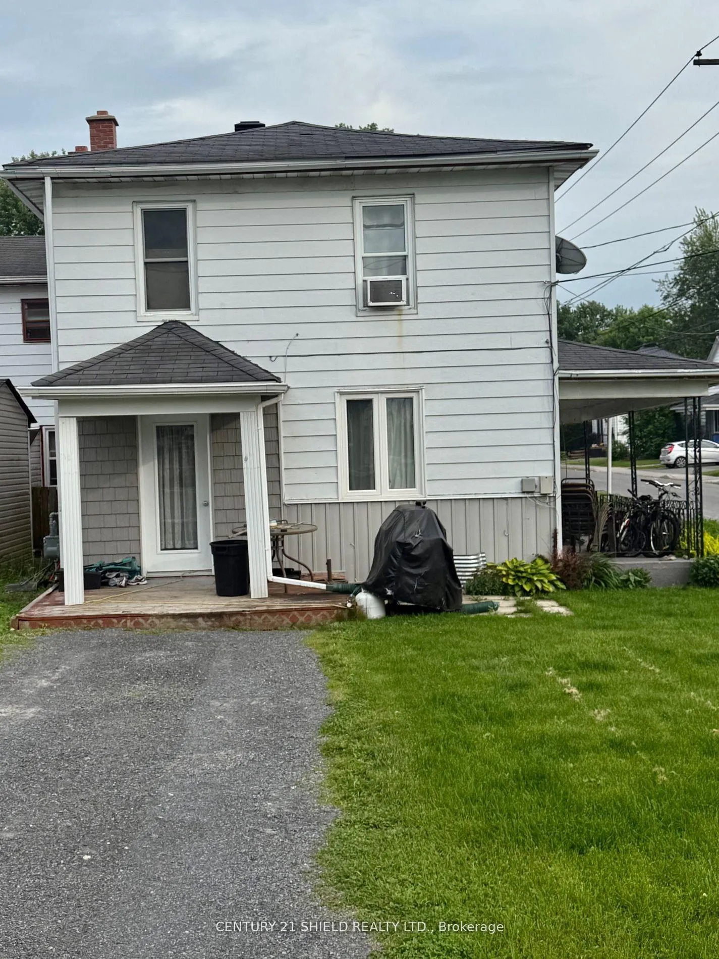 Photo 9 of 647 Gloucester Street N, Cornwall — HOMEH