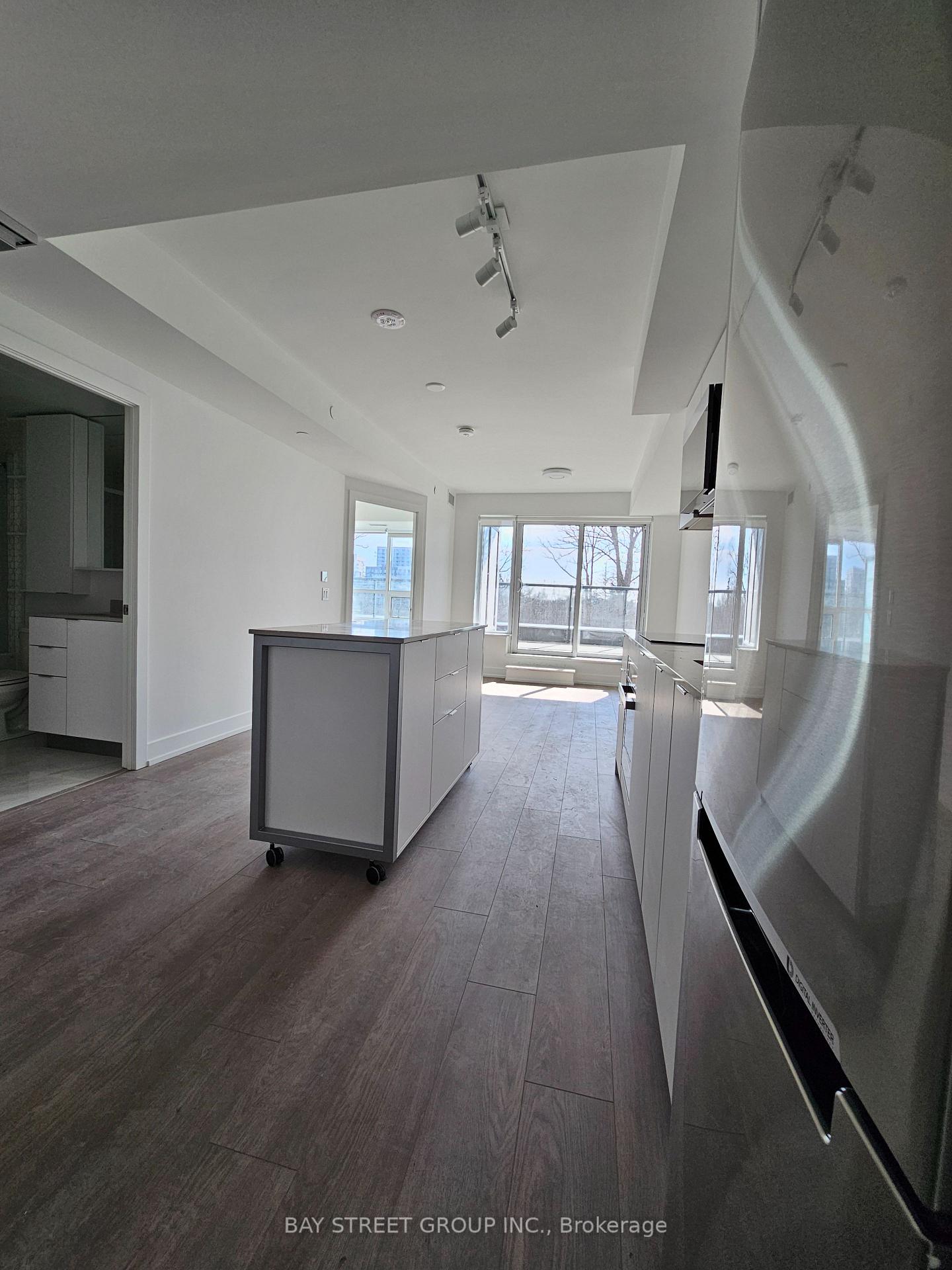 Photo 3 of Unit 312, 8 Cedarland Drive, Markham, Unionville — HOMEH