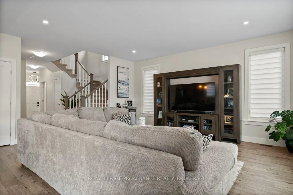 Photo 8 of 103 Pearce Street, Loyalist, Amherstview — HOMEH