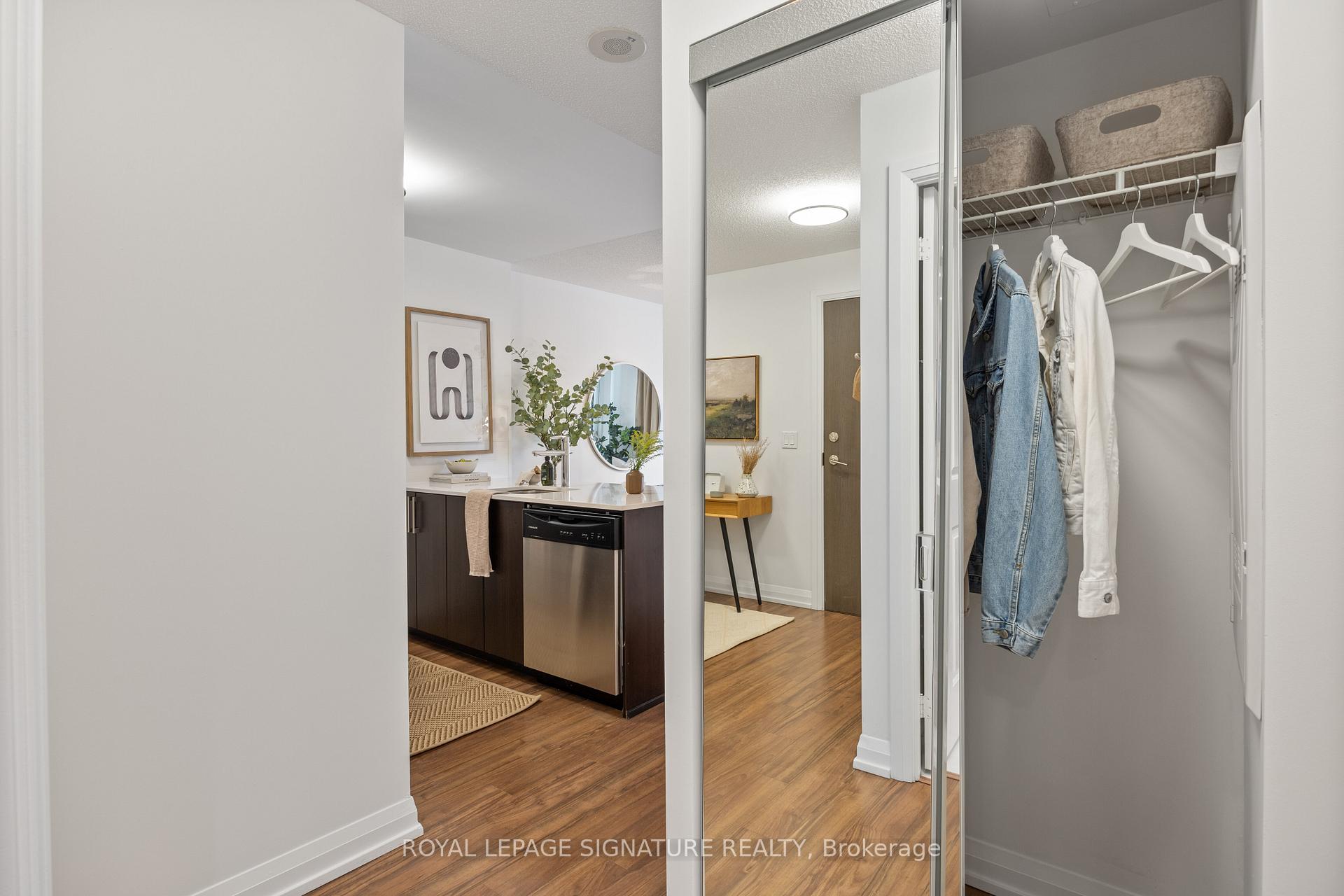 Photo 3 of Unit 110, 305 Roehampton Avenue, Toronto, Mount Pleasant East — HOMEH