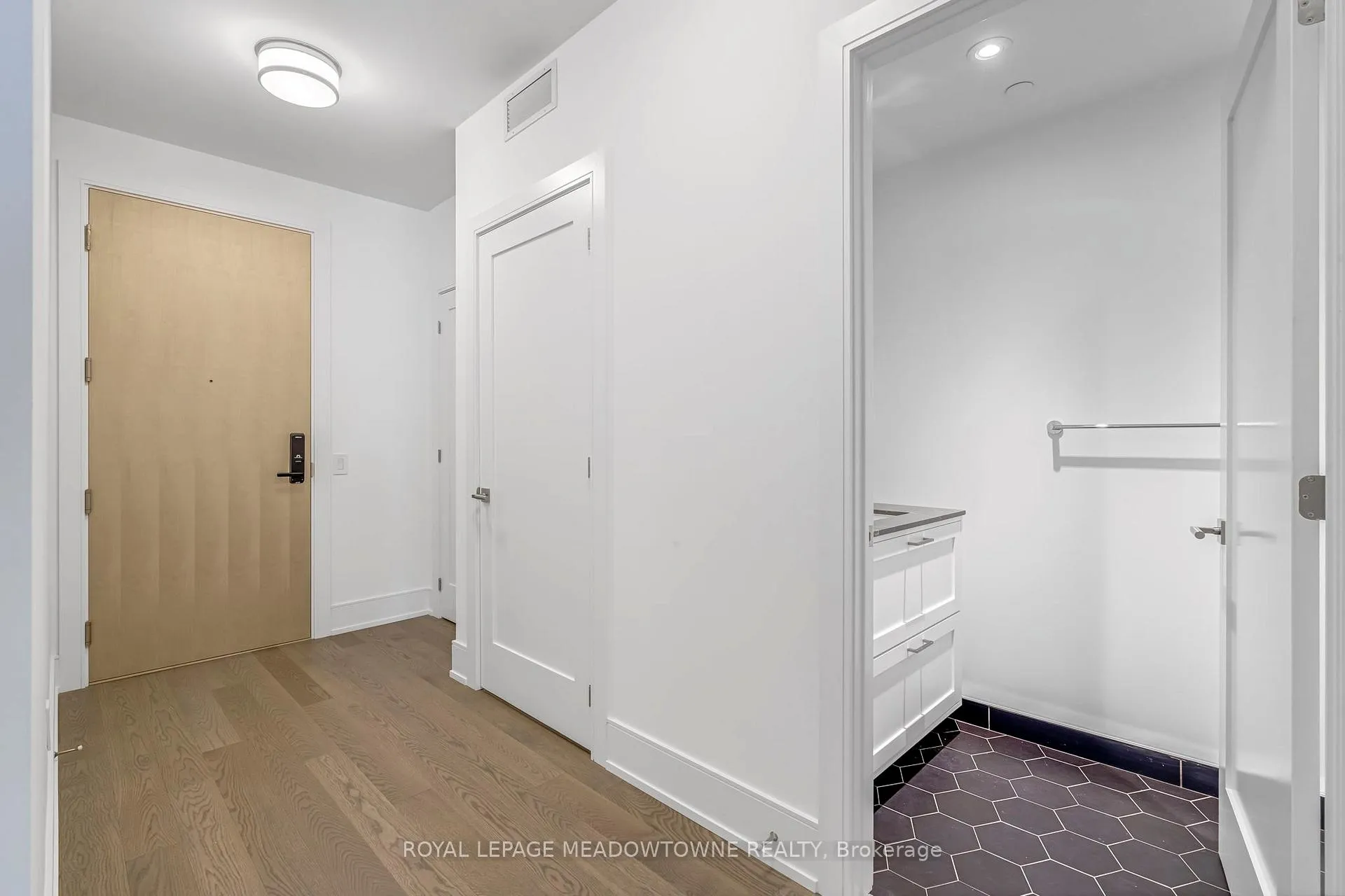 Photo 4 of Unit 826, 155 Merchants' Wharf, Toronto, Waterfront Communities — HOMEH
