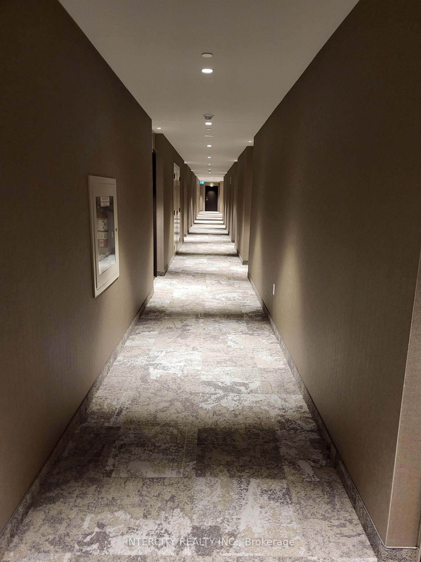 Photo 5 of Unit 718, 38 Honeycrisp Crescent, Vaughan, Vaughan Corporate Centre — HOMEH