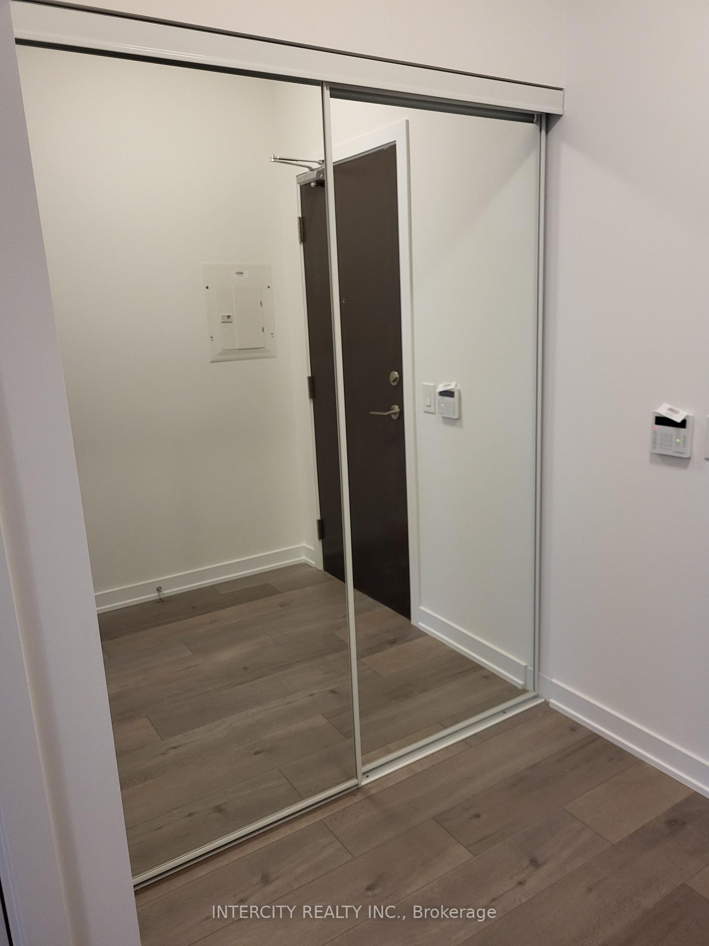 Photo 7 of Unit 718, 38 Honeycrisp Crescent, Vaughan, Vaughan Corporate Centre — HOMEH