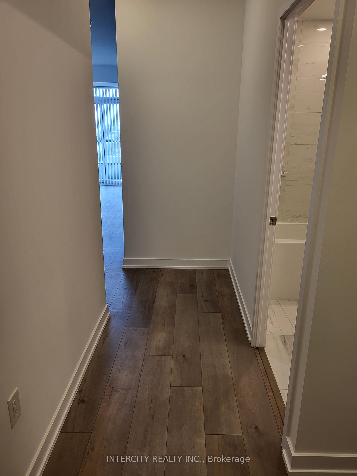 Photo 8 of Unit 718, 38 Honeycrisp Crescent, Vaughan, Vaughan Corporate Centre — HOMEH