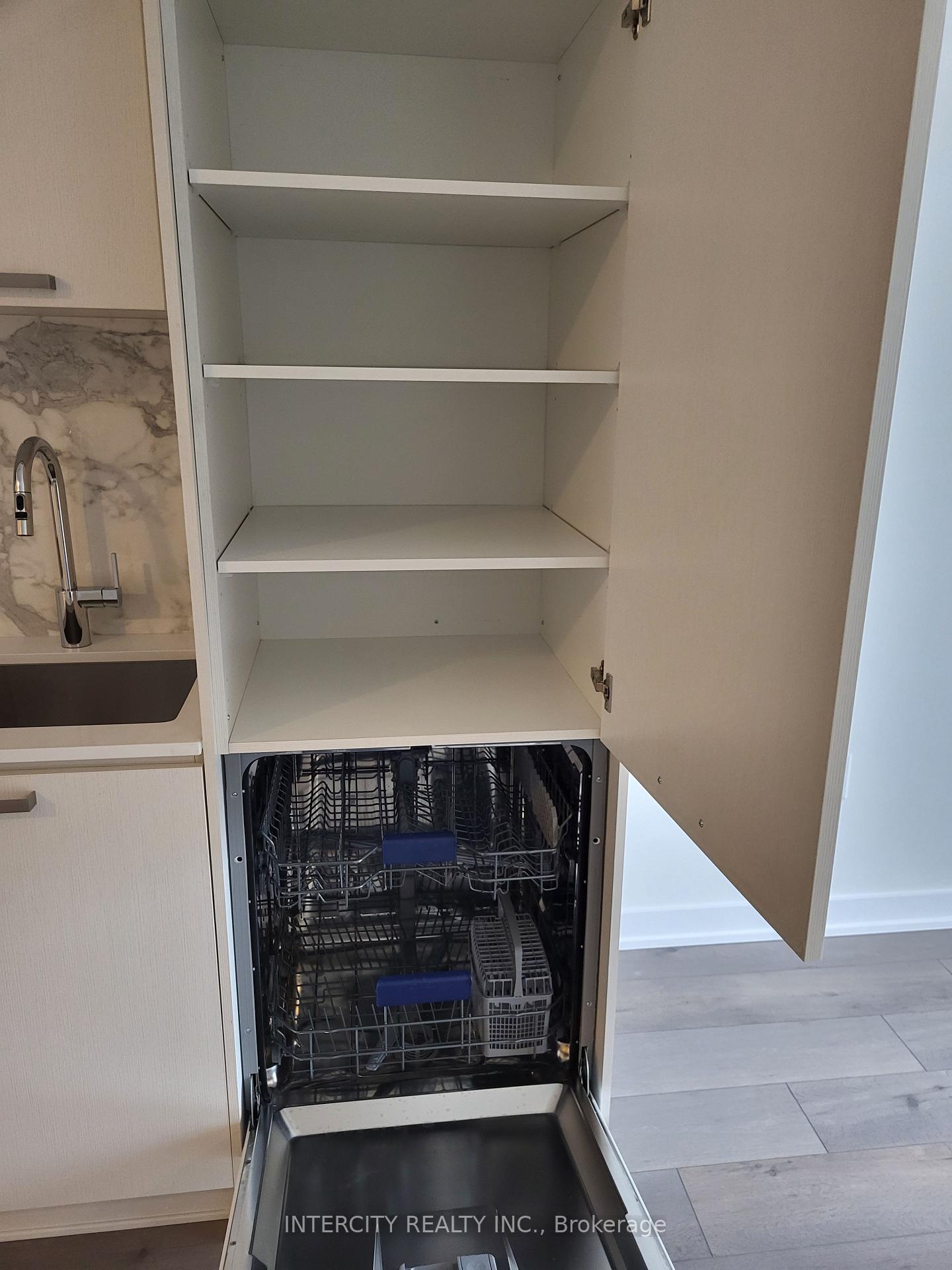 Photo 12 of Unit 718, 38 Honeycrisp Crescent, Vaughan, Vaughan Corporate Centre — HOMEH