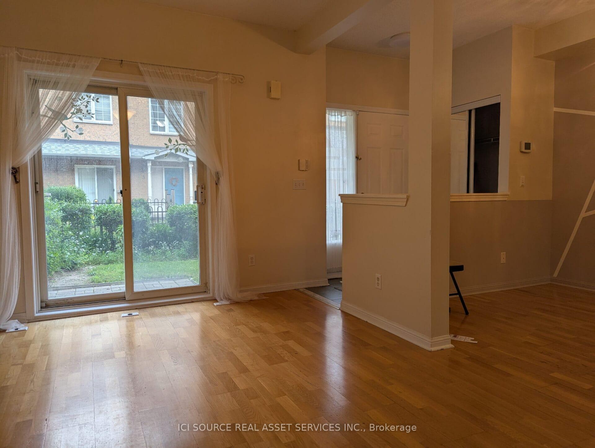 Photo 2 of Unit 10, 4 Cox Boulevard, Markham, Unionville — HOMEH