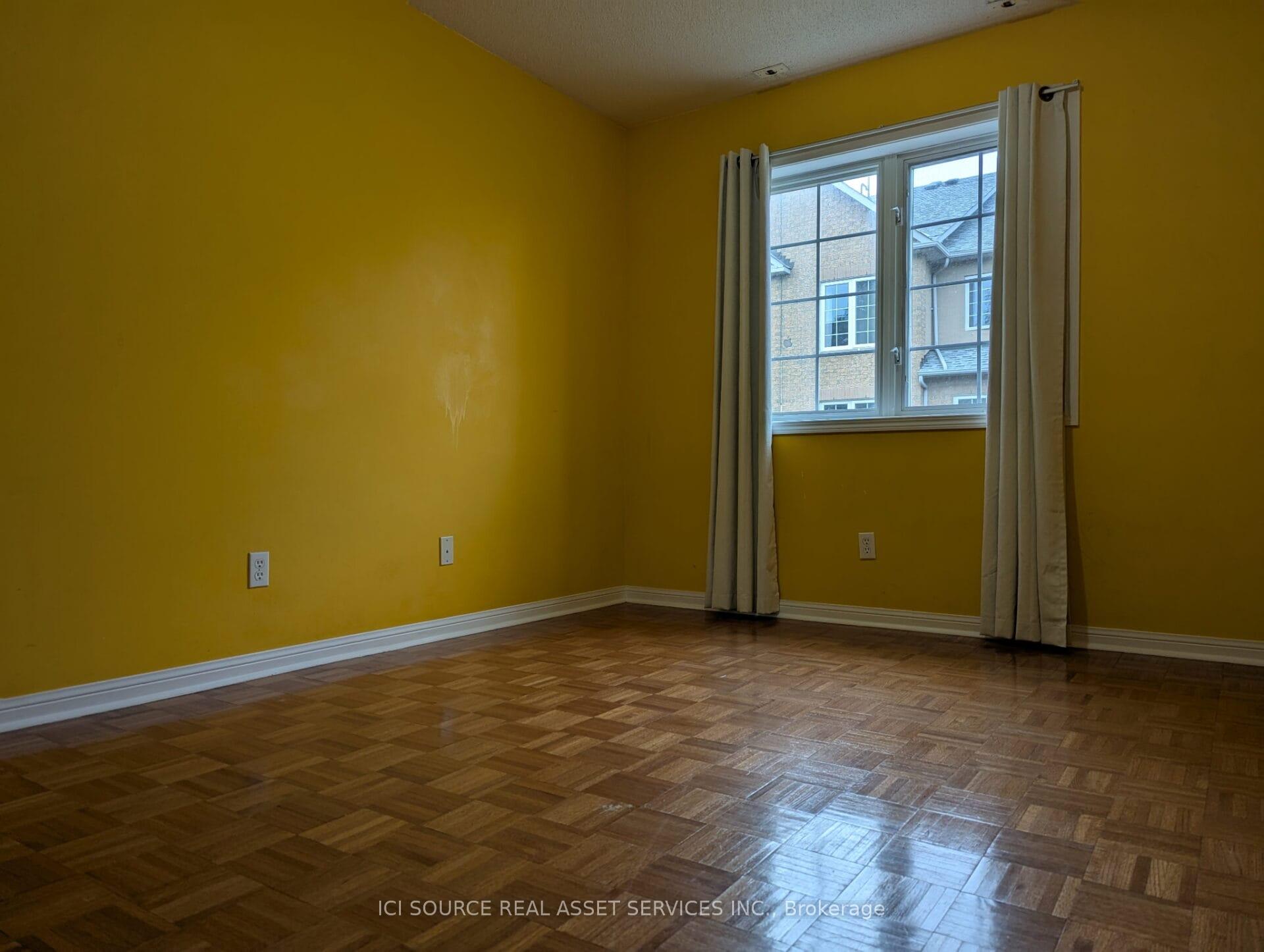 Photo 9 of Unit 10, 4 Cox Boulevard, Markham, Unionville — HOMEH