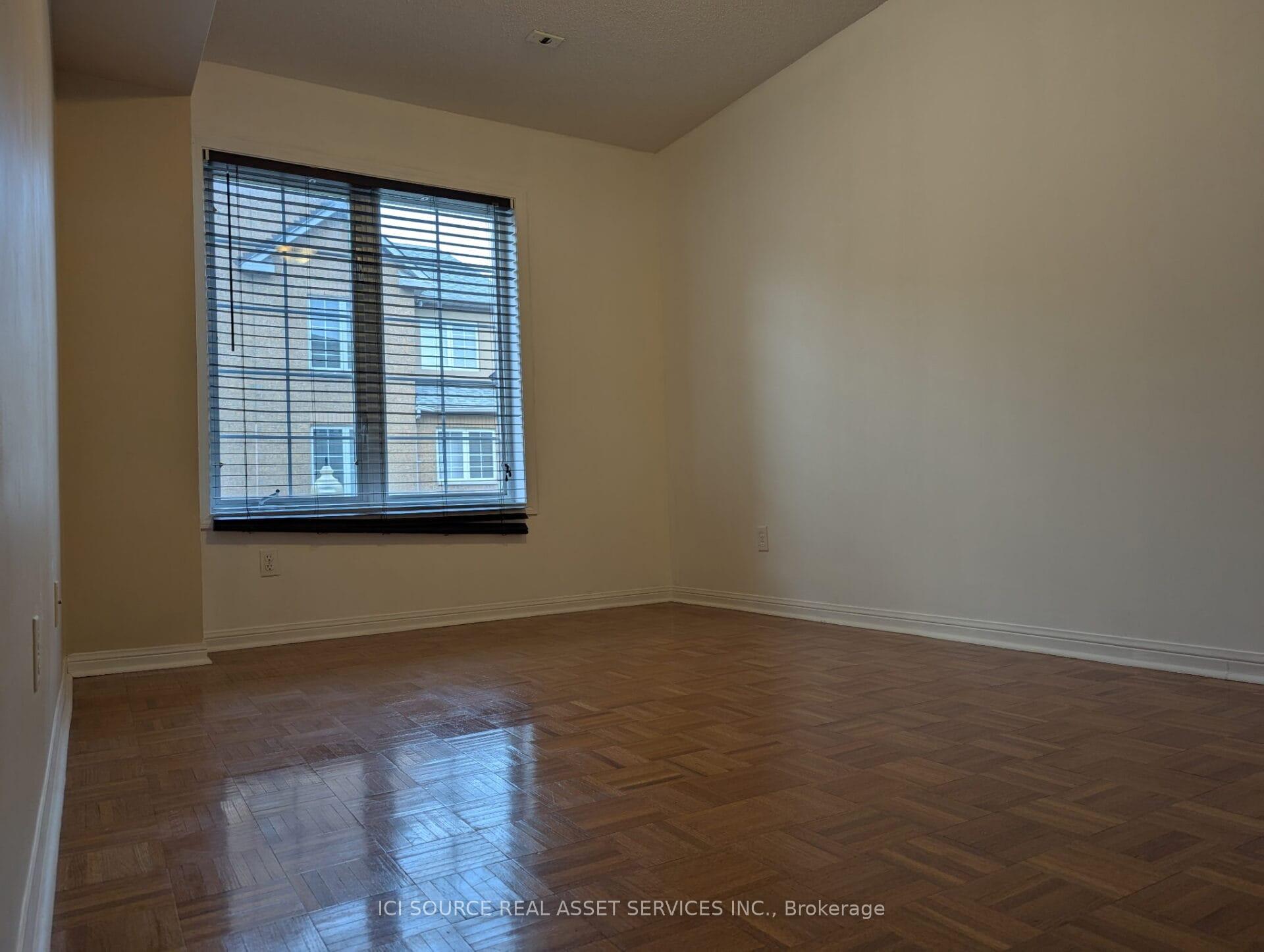 Photo 10 of Unit 10, 4 Cox Boulevard, Markham, Unionville — HOMEH