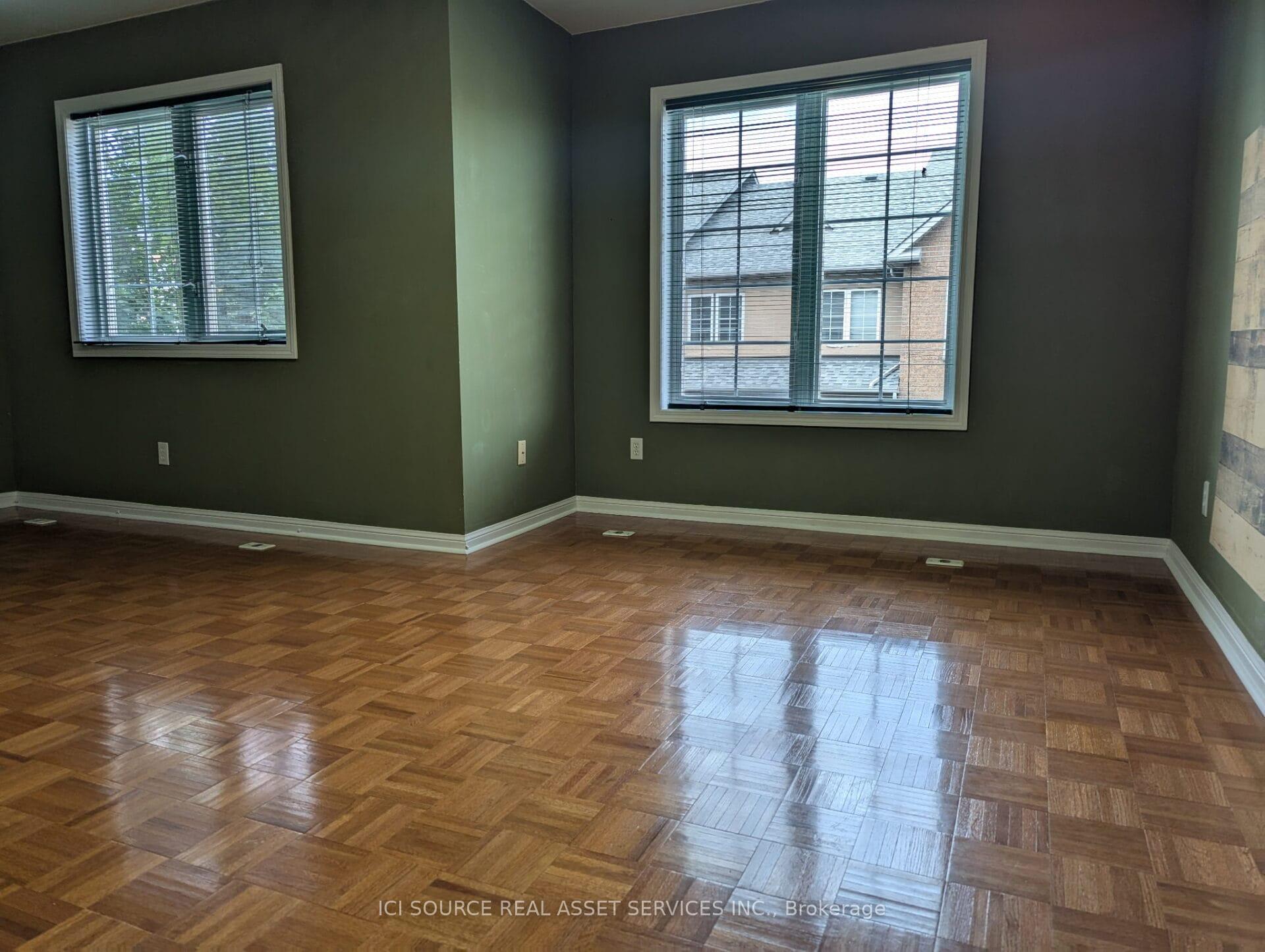 Photo 13 of Unit 10, 4 Cox Boulevard, Markham, Unionville — HOMEH