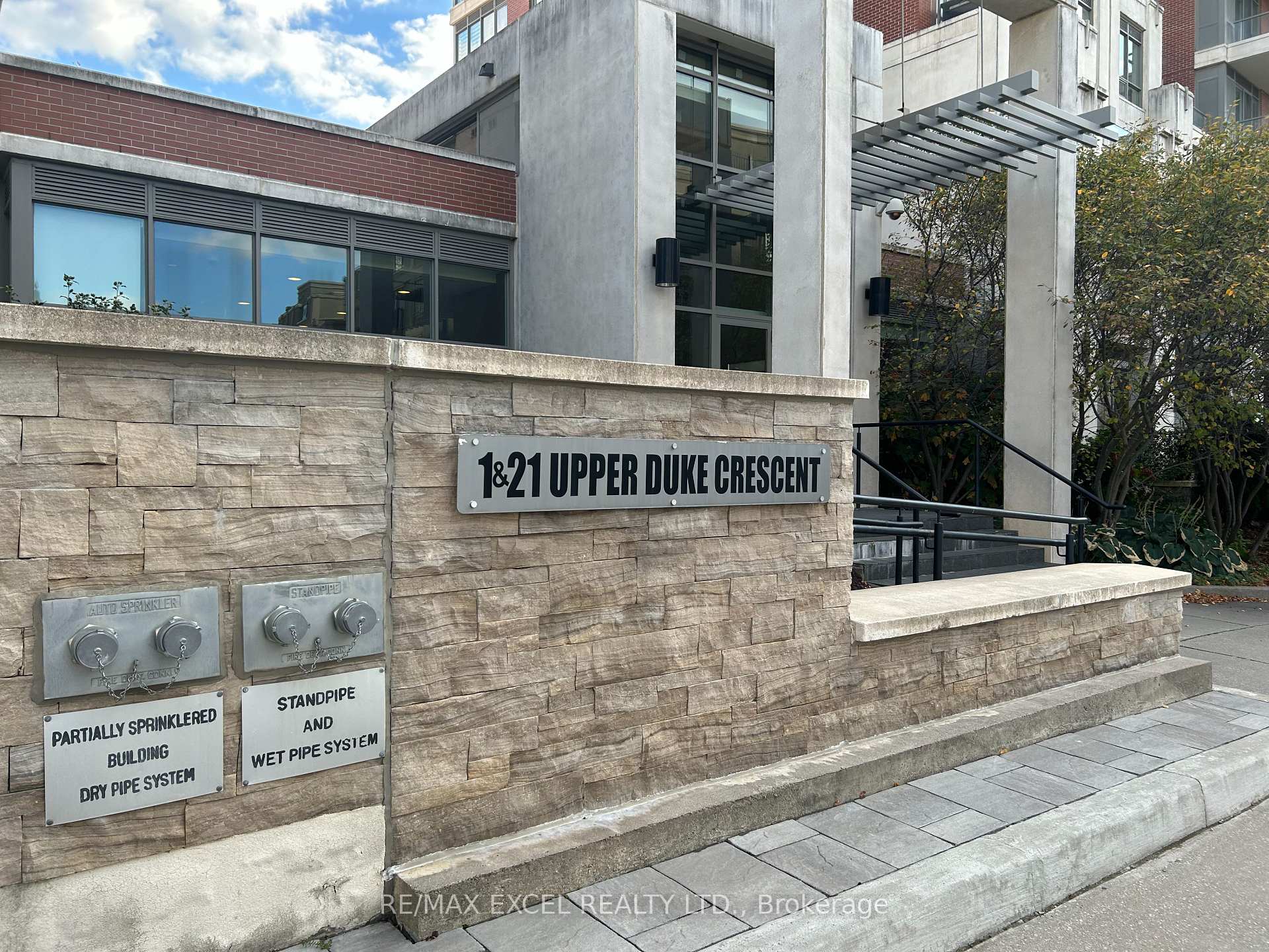 Photo 2 of Unit 110, 1 Upper Duke Crescent, Markham, Unionville — HOMEH