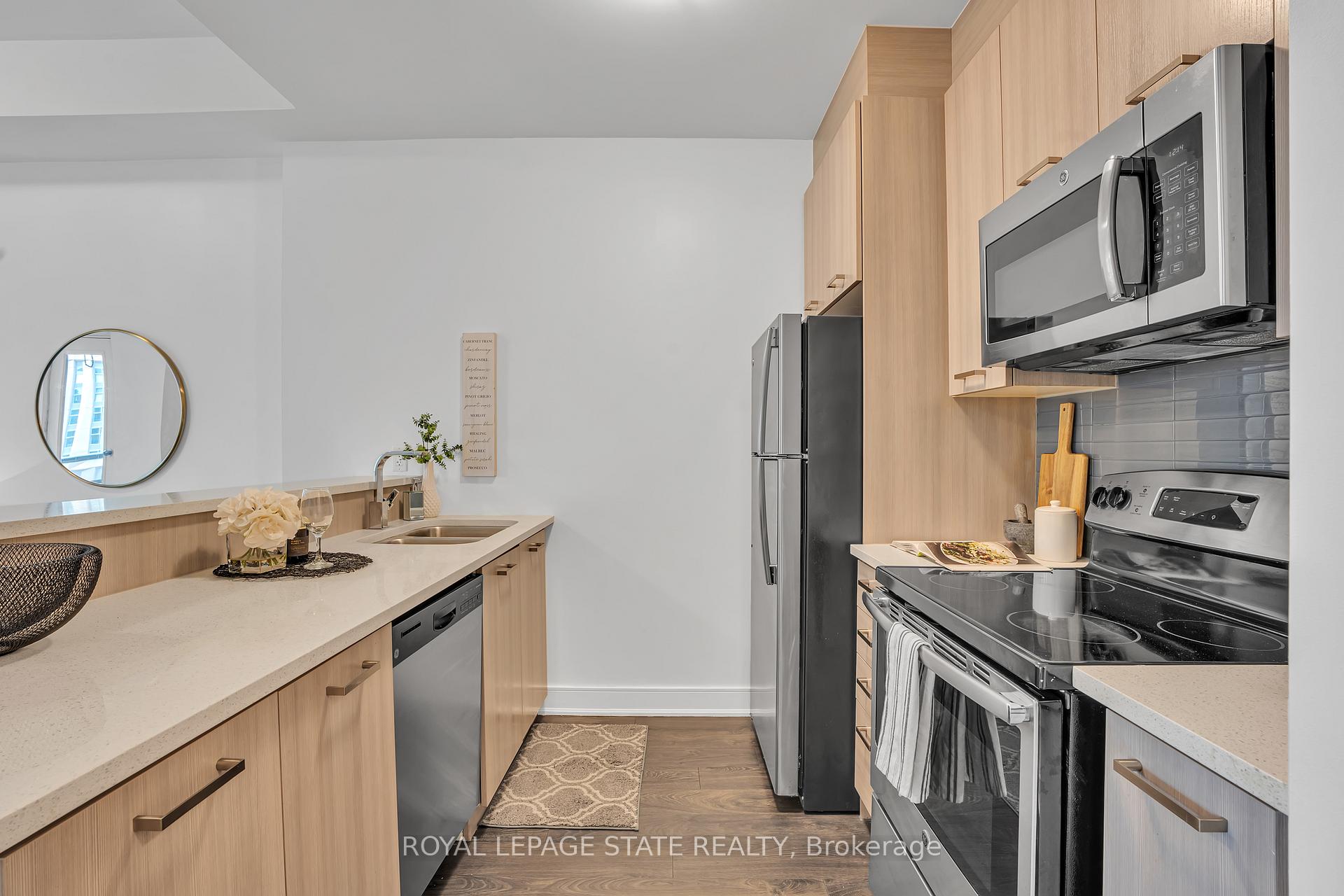 Photo 9 of Unit 910, 150 main Street W, Hamilton, Central — HOMEH