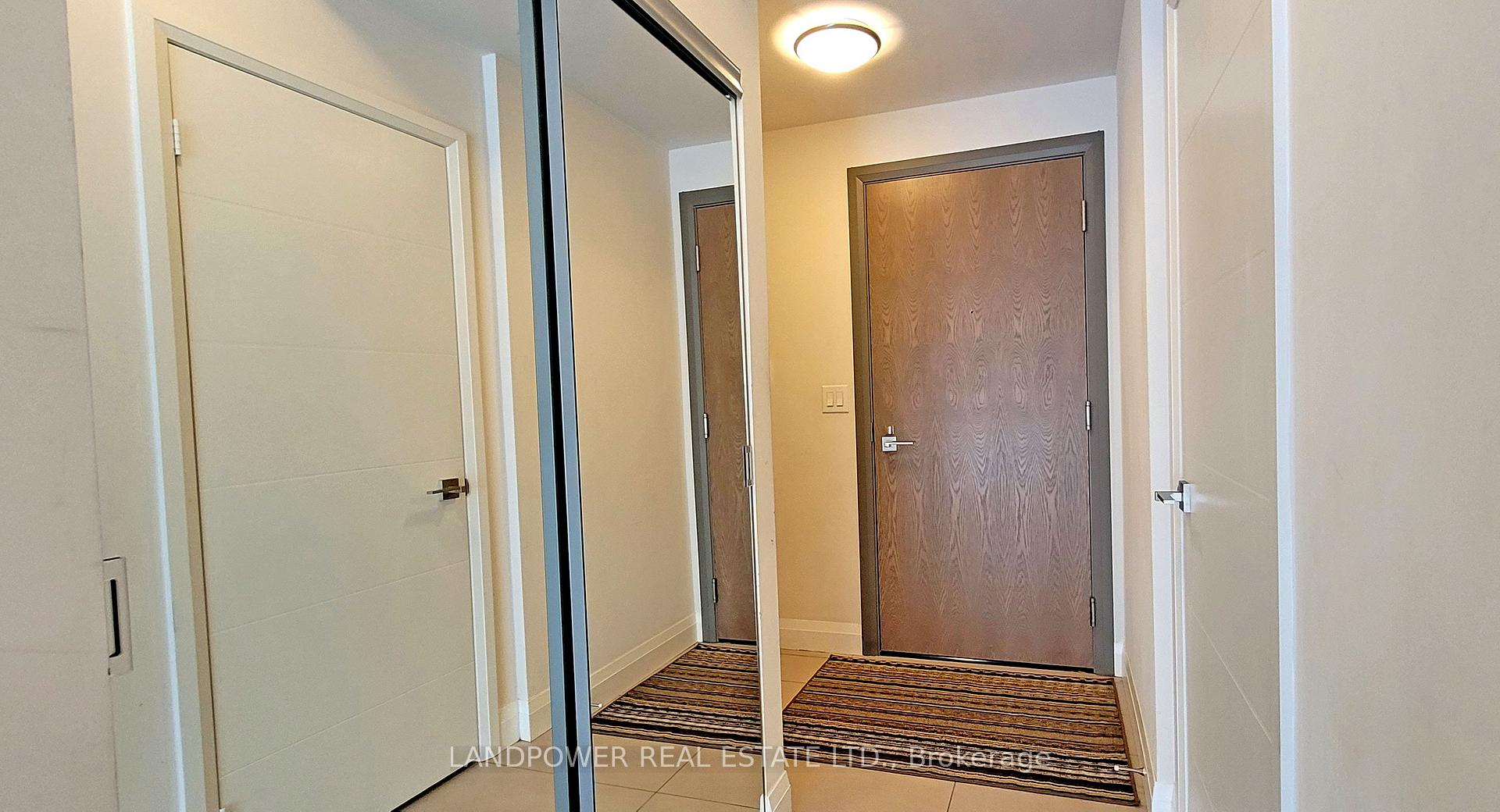 Photo 4 of Unit 703, 28 Uptown Drive, Markham, Unionville — HOMEH