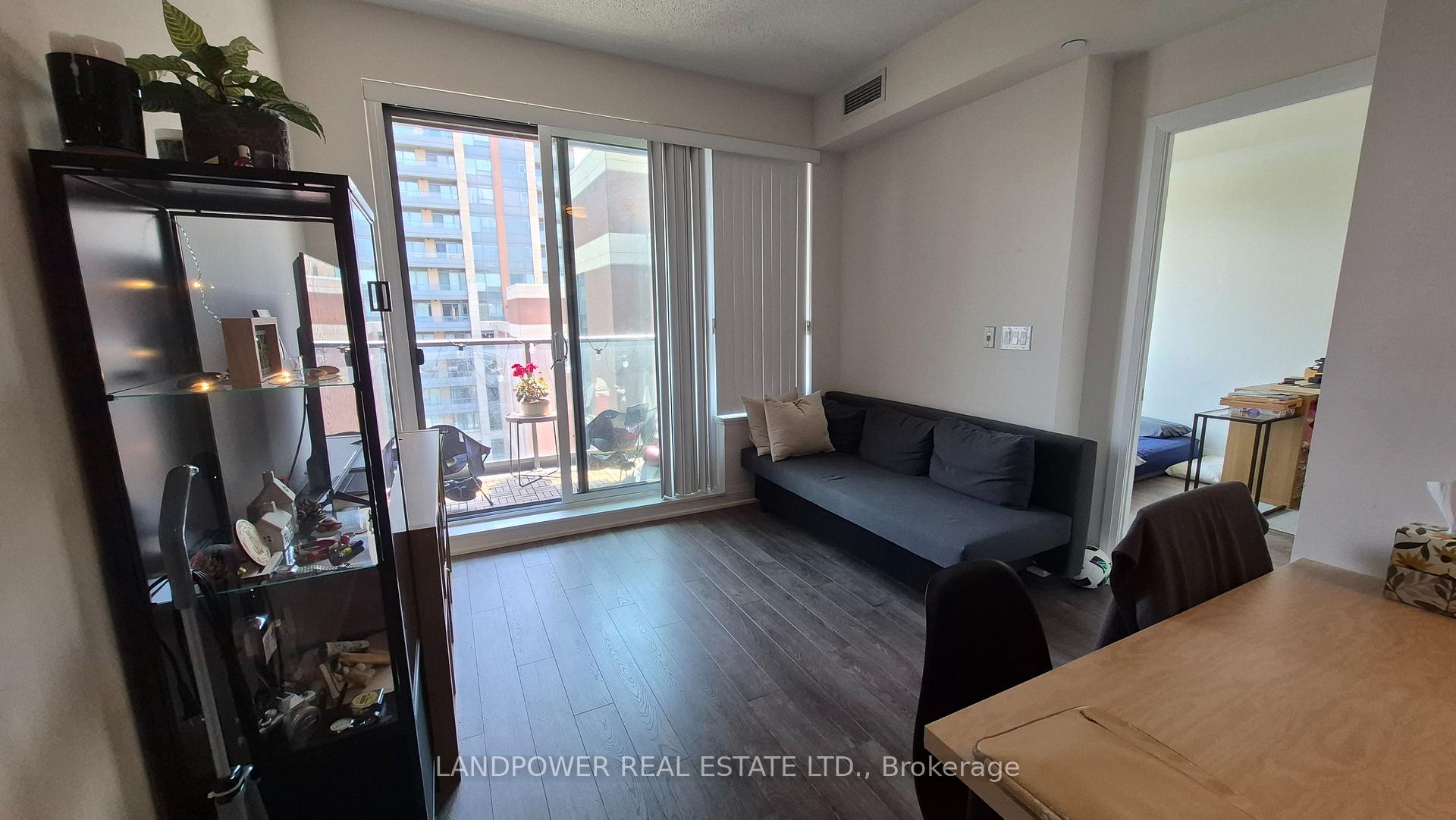 Photo 5 of Unit 703, 28 Uptown Drive, Markham, Unionville — HOMEH