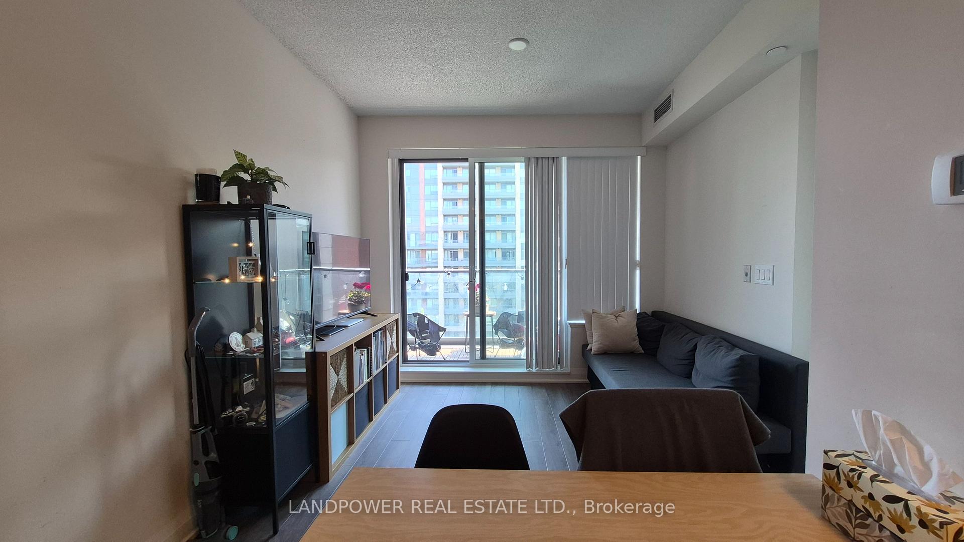 Photo 6 of Unit 703, 28 Uptown Drive, Markham, Unionville — HOMEH