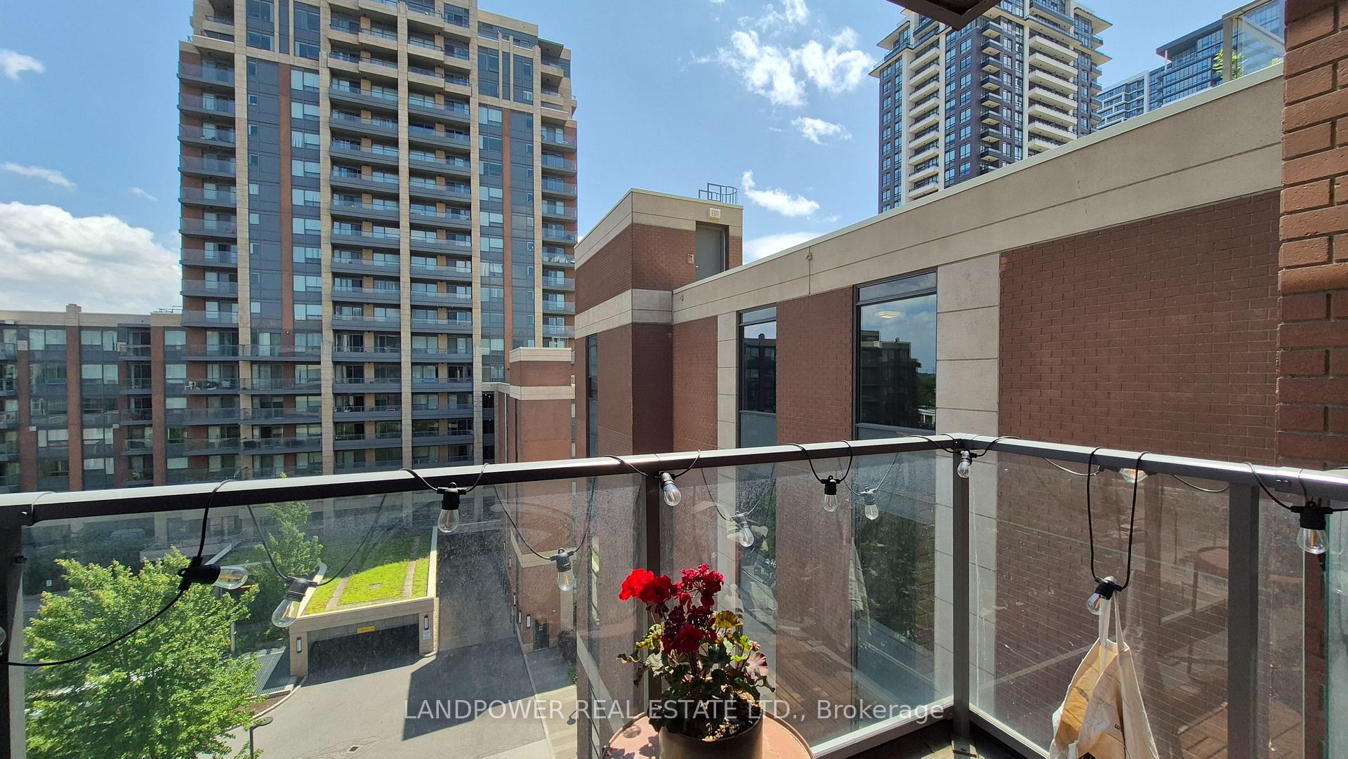 Photo 12 of Unit 703, 28 Uptown Drive, Markham, Unionville — HOMEH