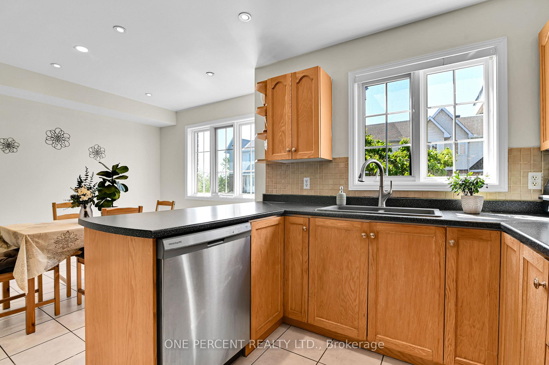 Photo 16 of 2572 Alanis Private, Ottawa, Emerald Woods/Sawmill Creek — HOMEH