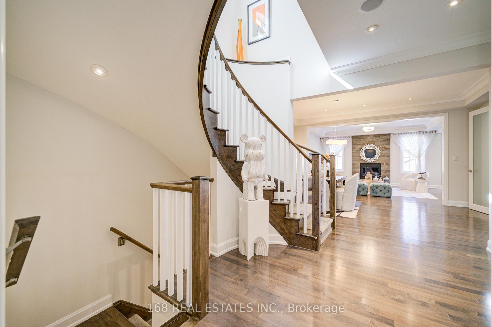 Photo 2 of 392 Thomas Philips Drive, Aurora, Rural Aurora — HOMEH