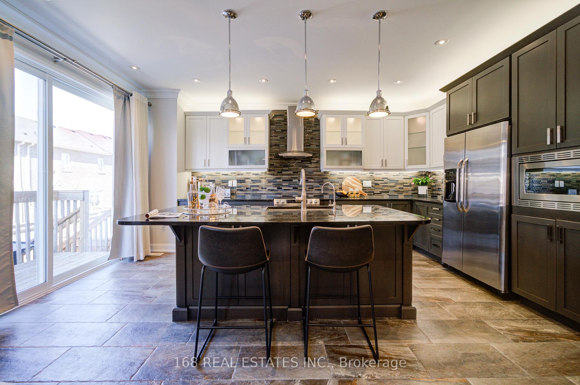 Photo 16 of 392 Thomas Philips Drive, Aurora, Rural Aurora — HOMEH