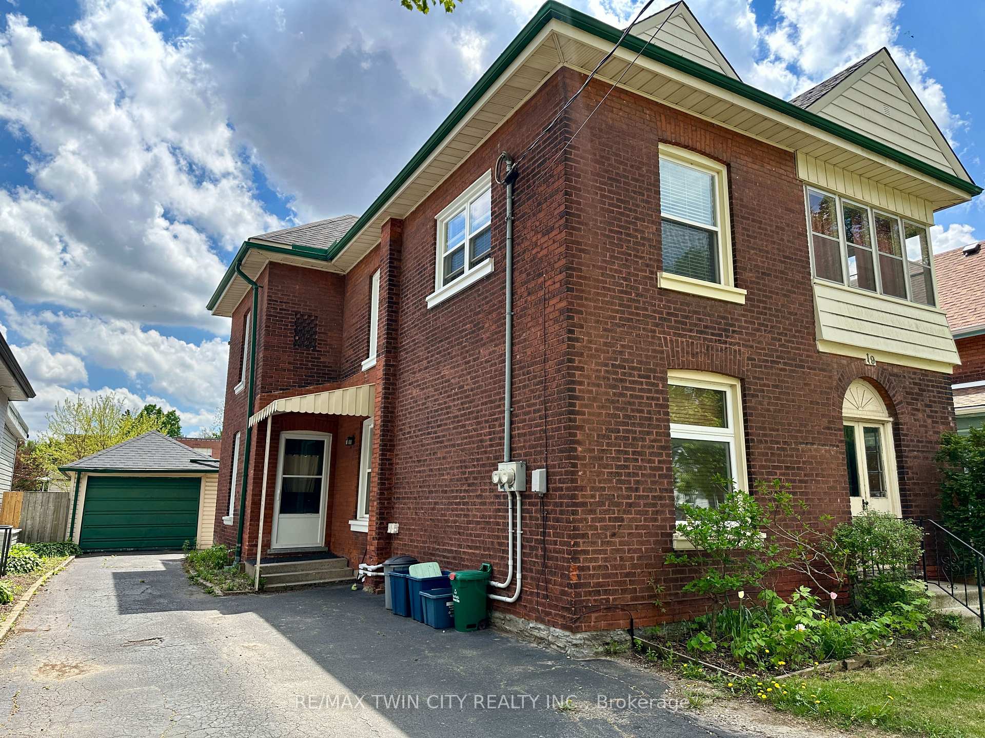 Photo 2 of 19 Brighton Avenue, Brant, Brantford Twp — HOMEH