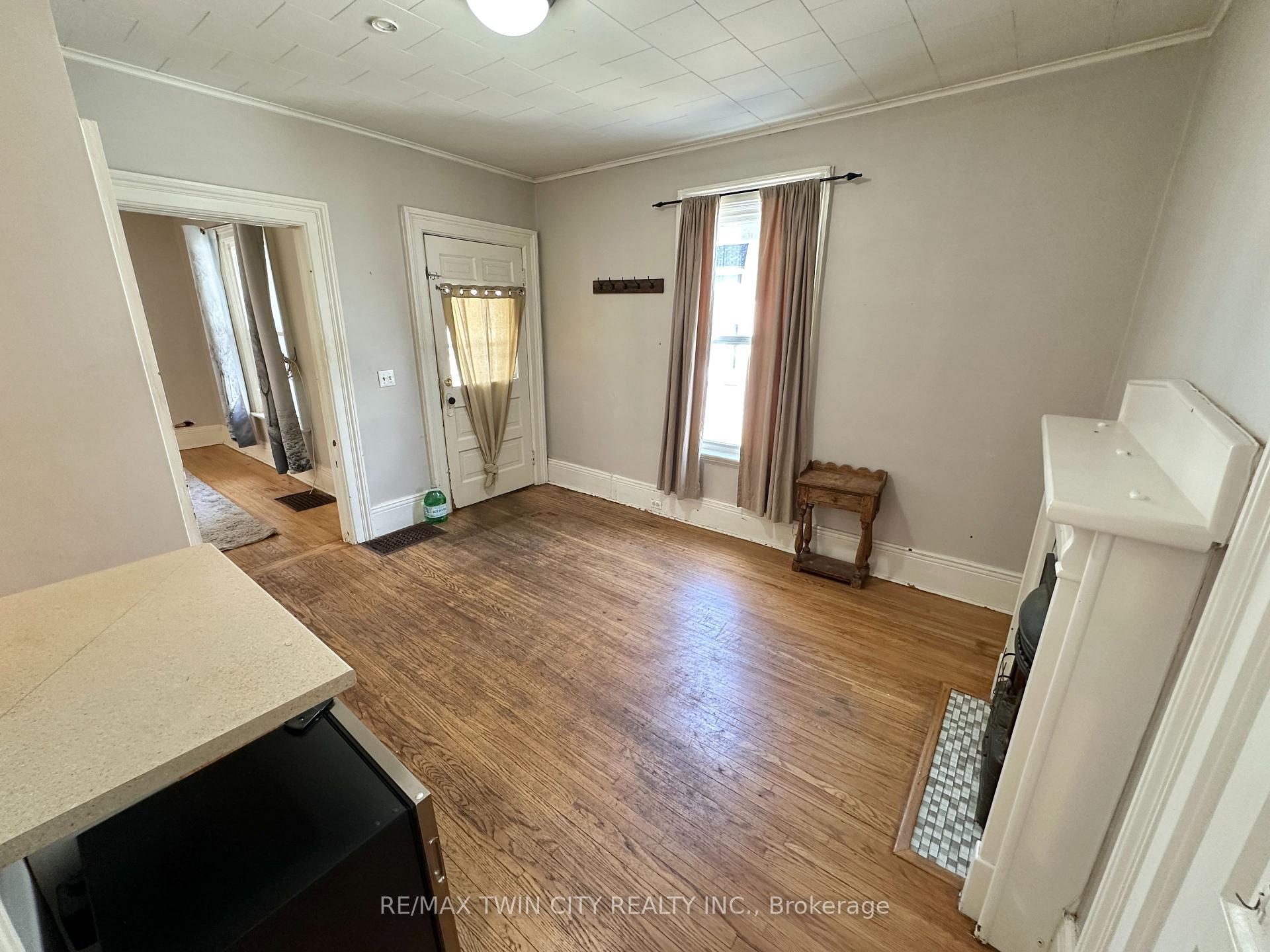 Photo 4 of 19 Brighton Avenue, Brant, Brantford Twp — HOMEH