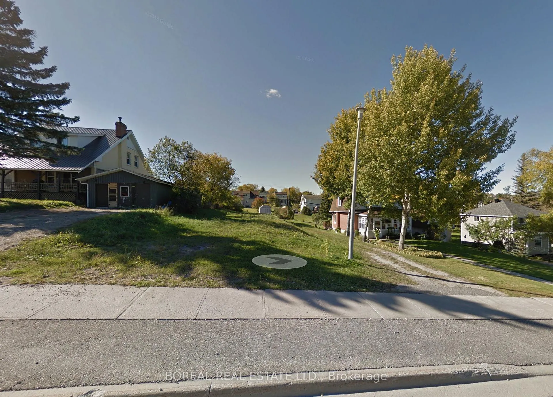 Photo 2 of 225 Sixth Avenue, Cochrane — HOMEH