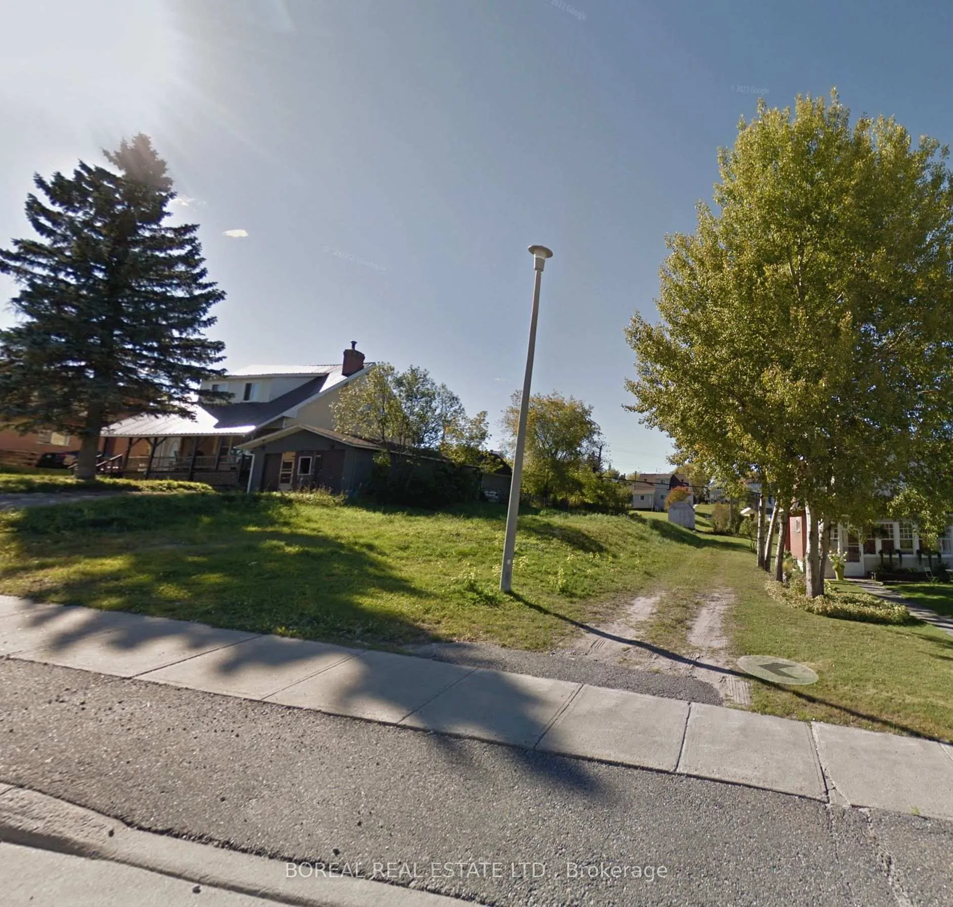Photo 3 of 225 Sixth Avenue, Cochrane — HOMEH
