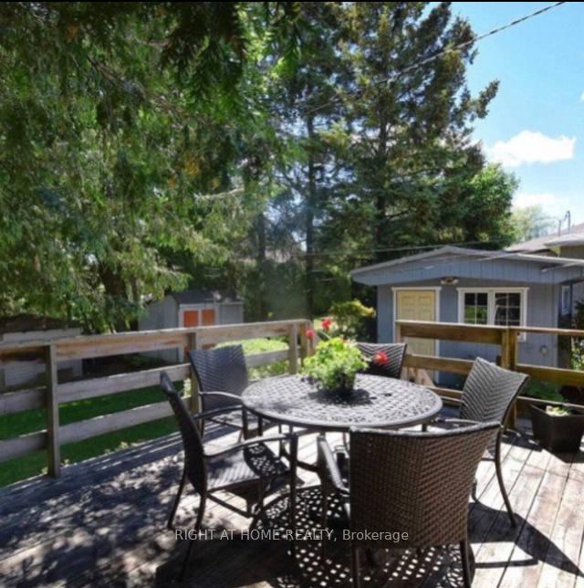 Photo 2 of 34 Foreht Crescent, Aurora, Aurora Heights — HOMEH