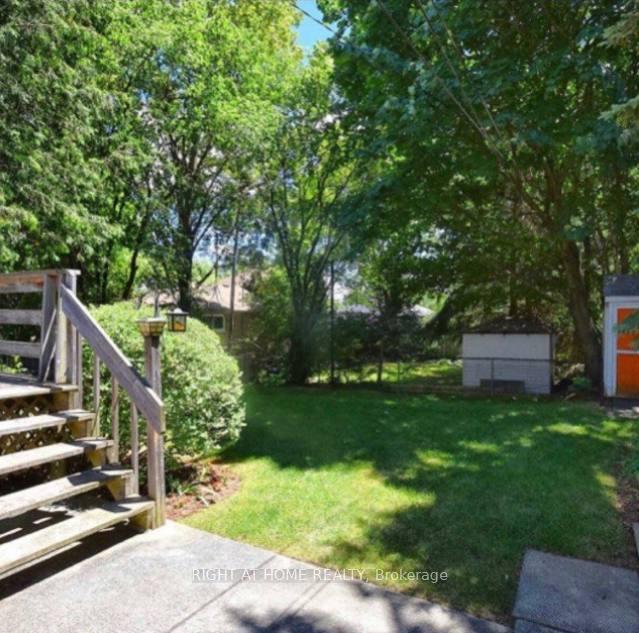 Photo 5 of 34 Foreht Crescent, Aurora, Aurora Heights — HOMEH