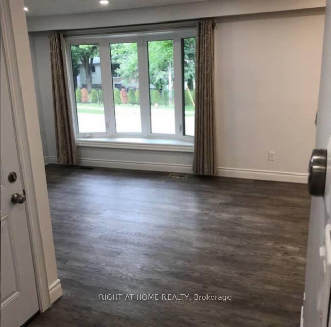 Photo 6 of 34 Foreht Crescent, Aurora, Aurora Heights — HOMEH