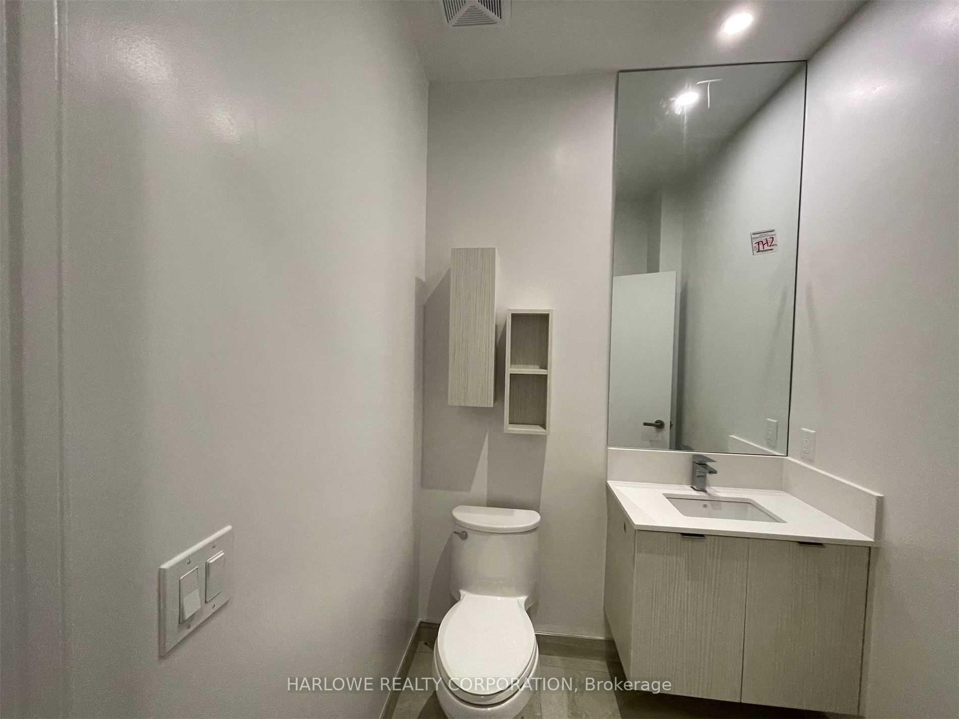 Photo 4 of Unit TH-102, 99 Broadway Avenue, Toronto, Mount Pleasant West — HOMEH