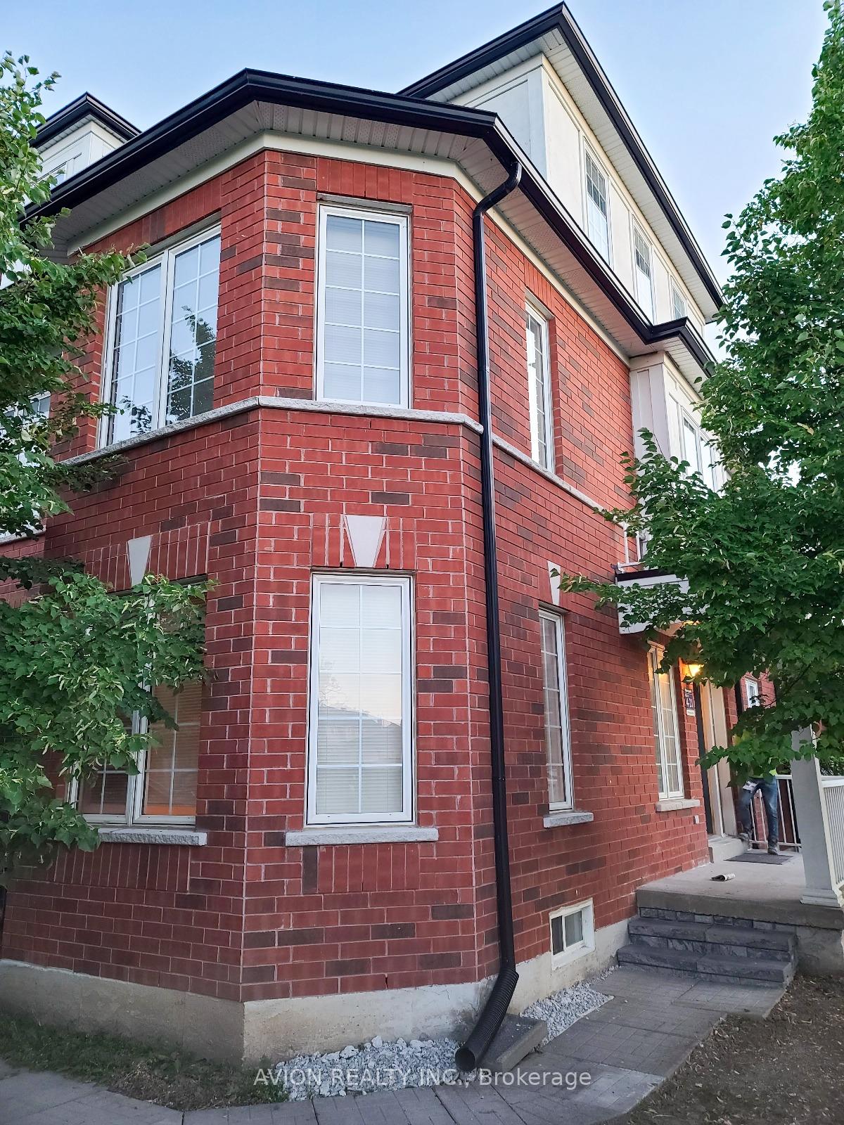 Photo 3 of 50 Warrington Way, Markham, Berczy — HOMEH