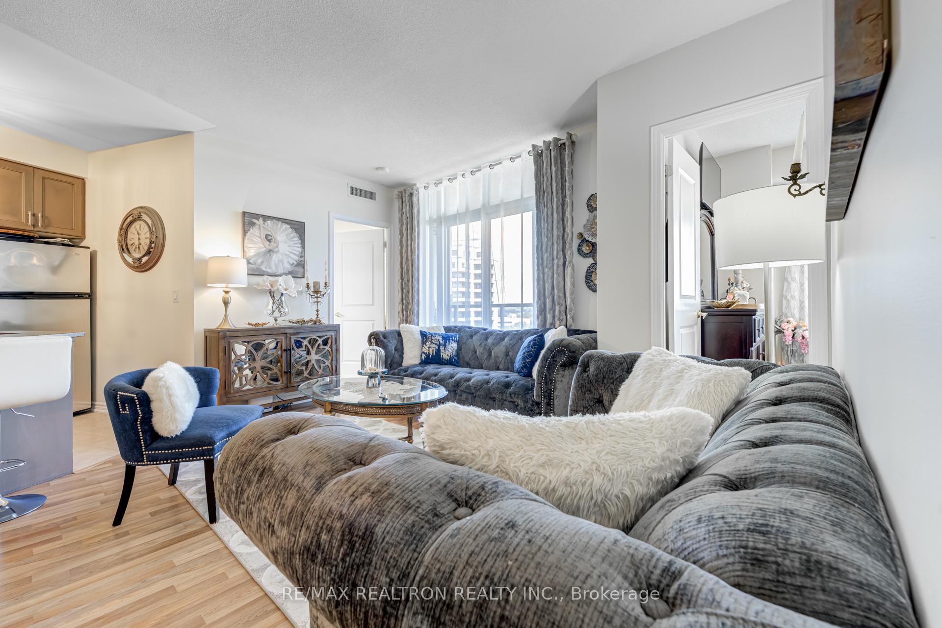 Photo 10 of Unit 1108, 9225 Jane Street, Vaughan, Maple — HOMEH