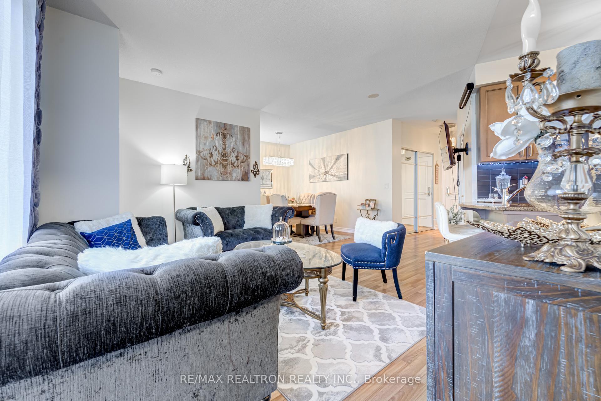 Photo 11 of Unit 1108, 9225 Jane Street, Vaughan, Maple — HOMEH