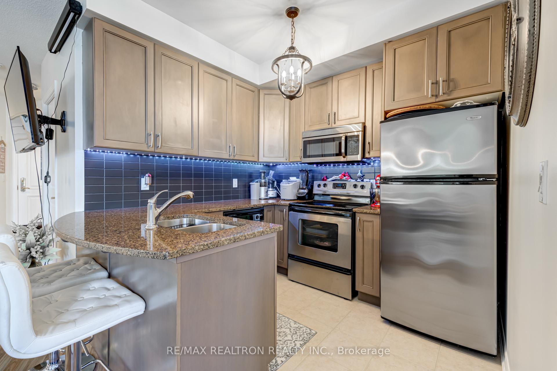 Photo 13 of Unit 1108, 9225 Jane Street, Vaughan, Maple — HOMEH
