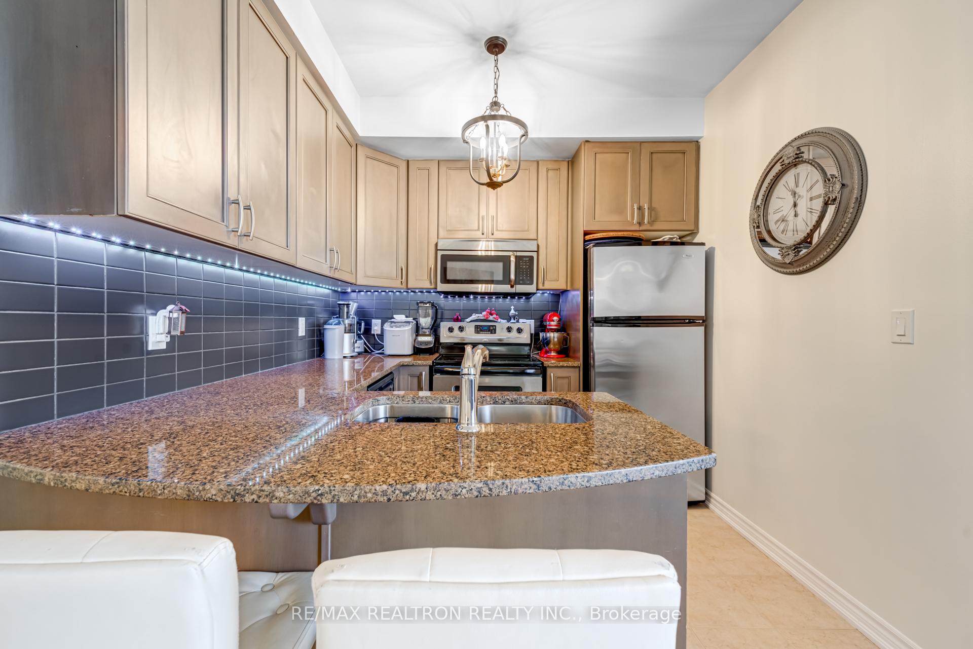 Photo 15 of Unit 1108, 9225 Jane Street, Vaughan, Maple — HOMEH