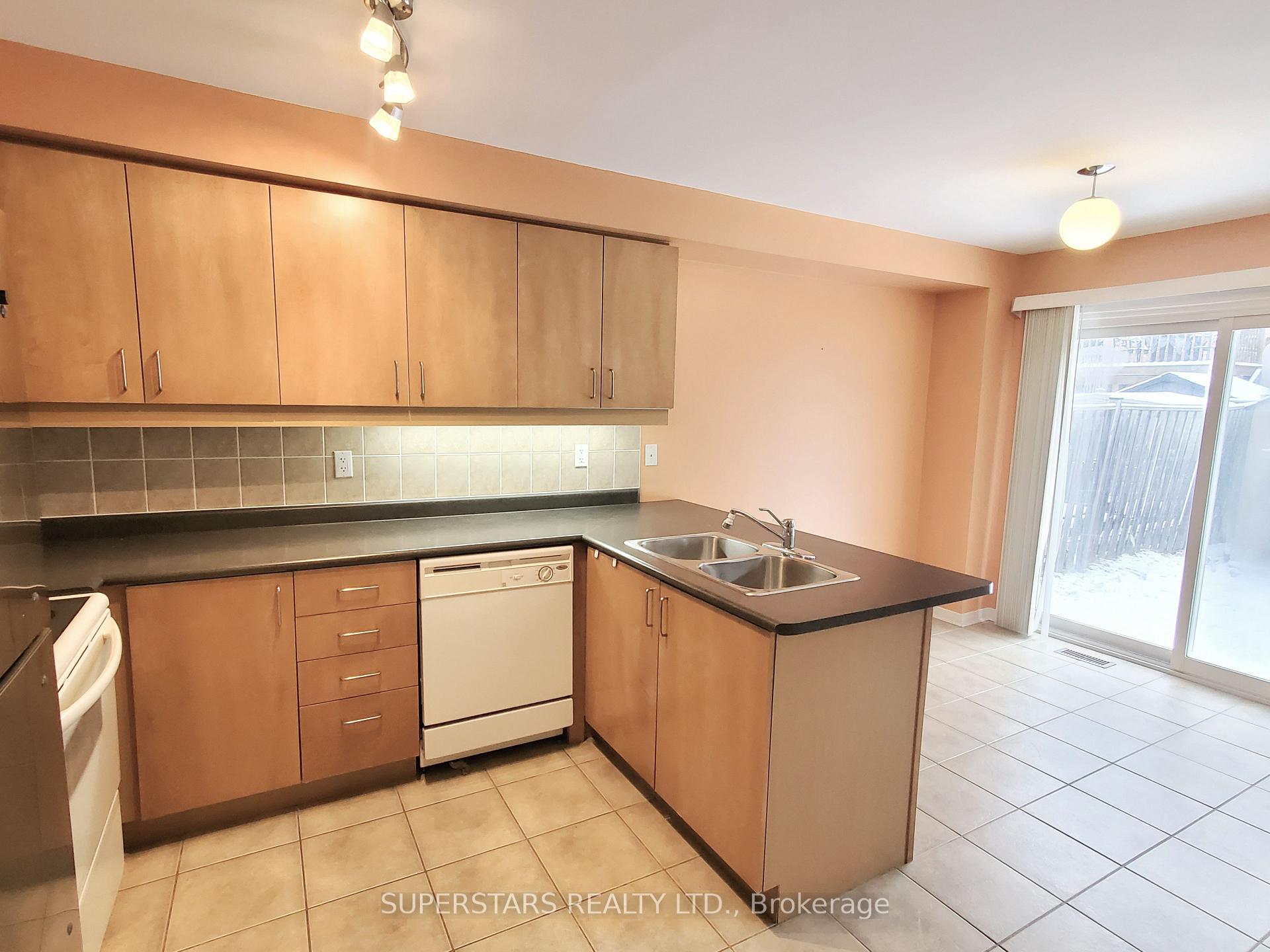 Photo 5 of 27 Mansbridge Crescent, Ajax, Northeast Ajax — HOMEH