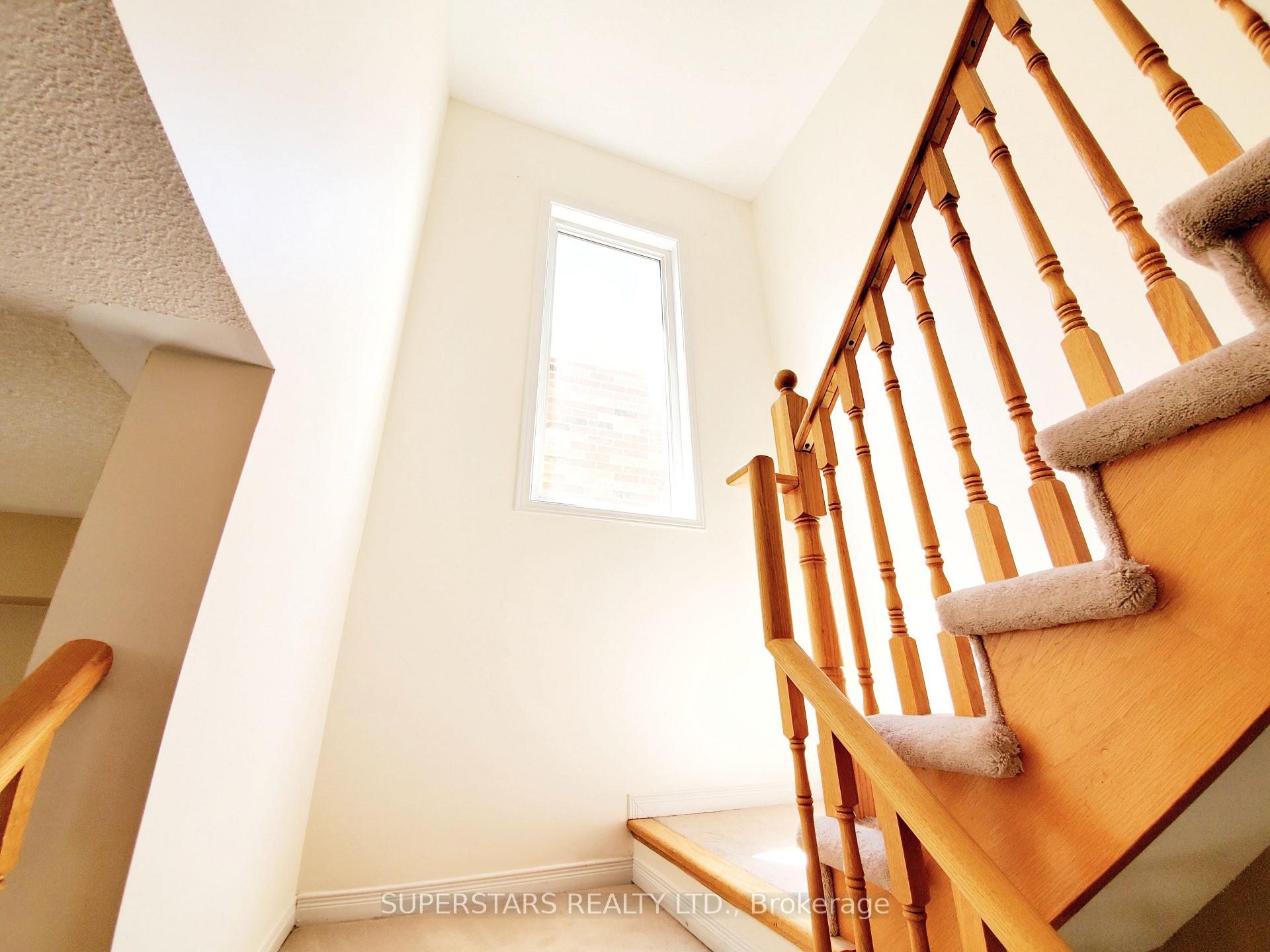 Photo 8 of 27 Mansbridge Crescent, Ajax, Northeast Ajax — HOMEH