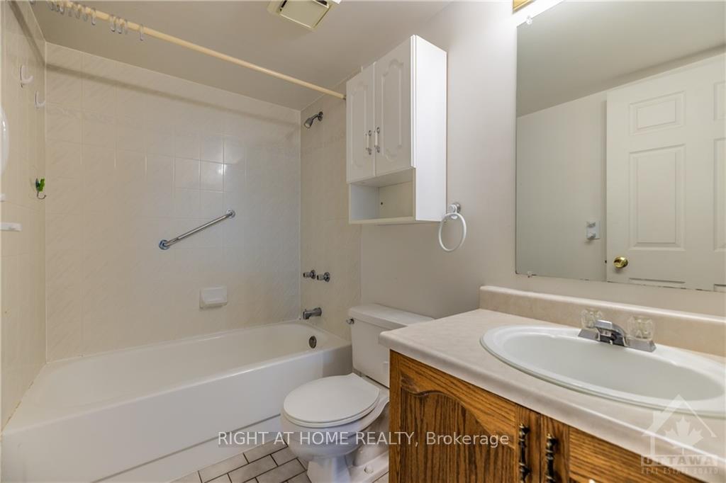 Photo 11 of Unit 1112, 1440 Heron Road, Ottawa, Heron Gate — HOMEH
