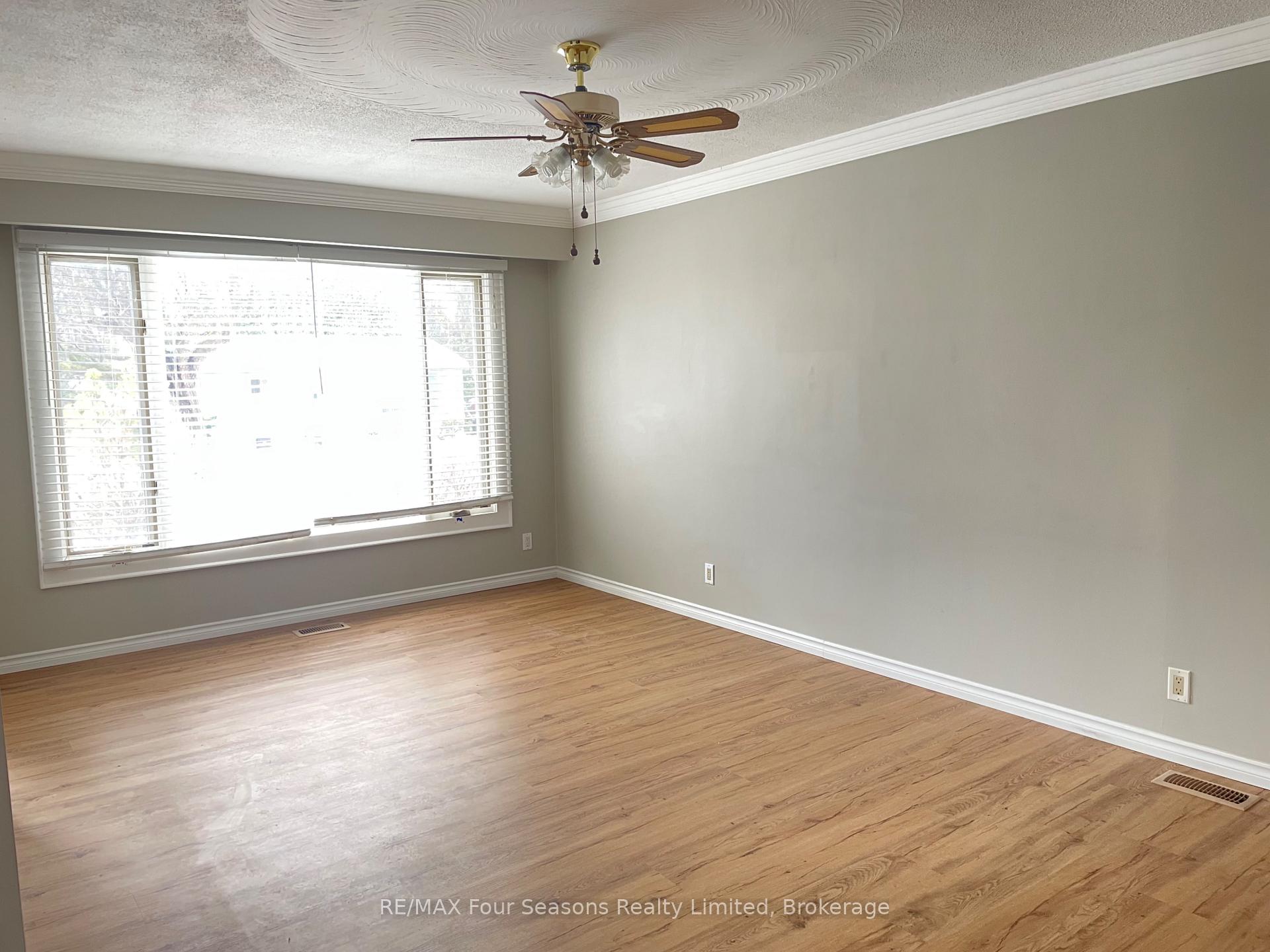 Photo 5 of 124 Niagara Street, Collingwood — HOMEH