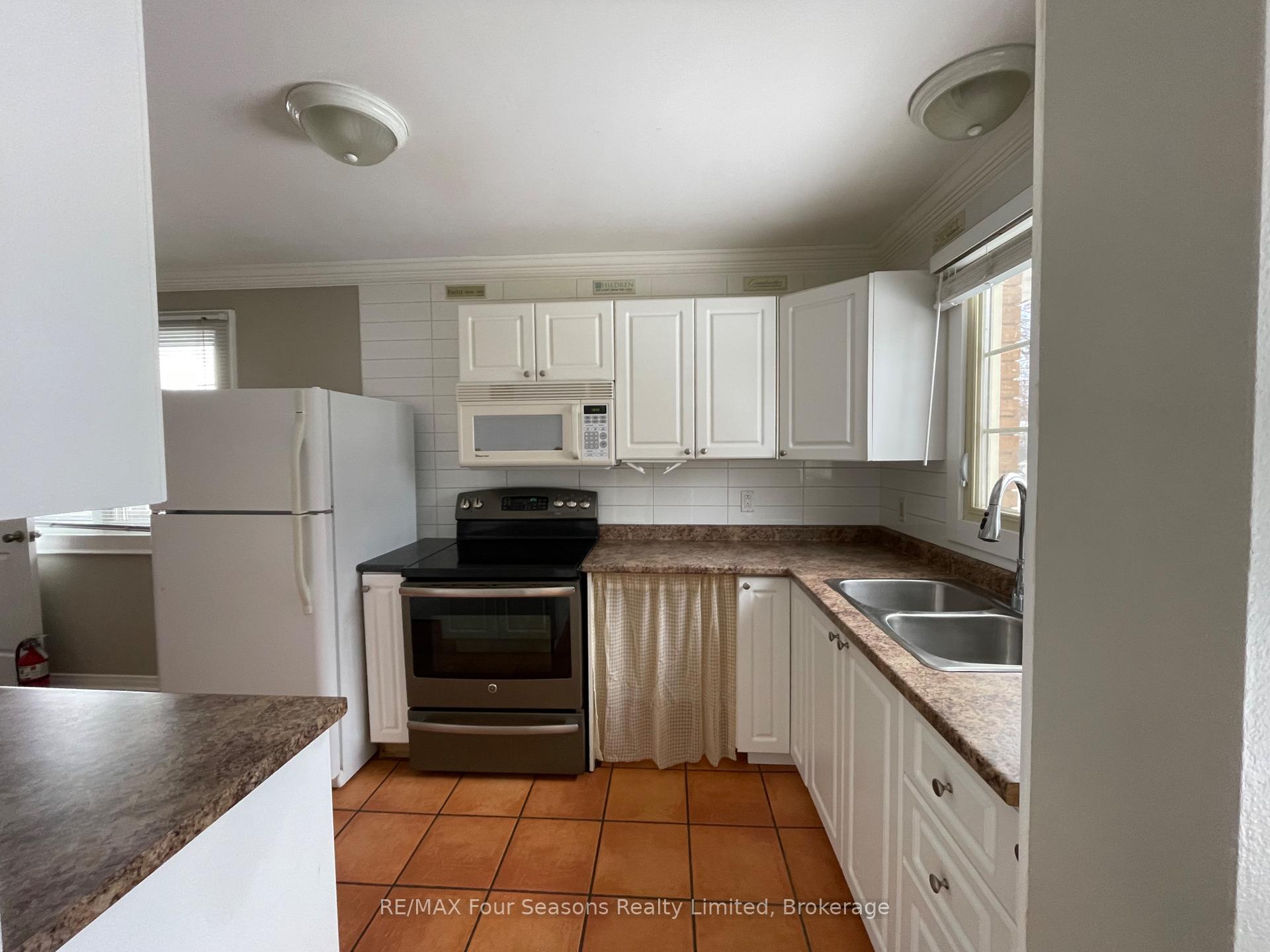 Photo 10 of 124 Niagara Street, Collingwood — HOMEH