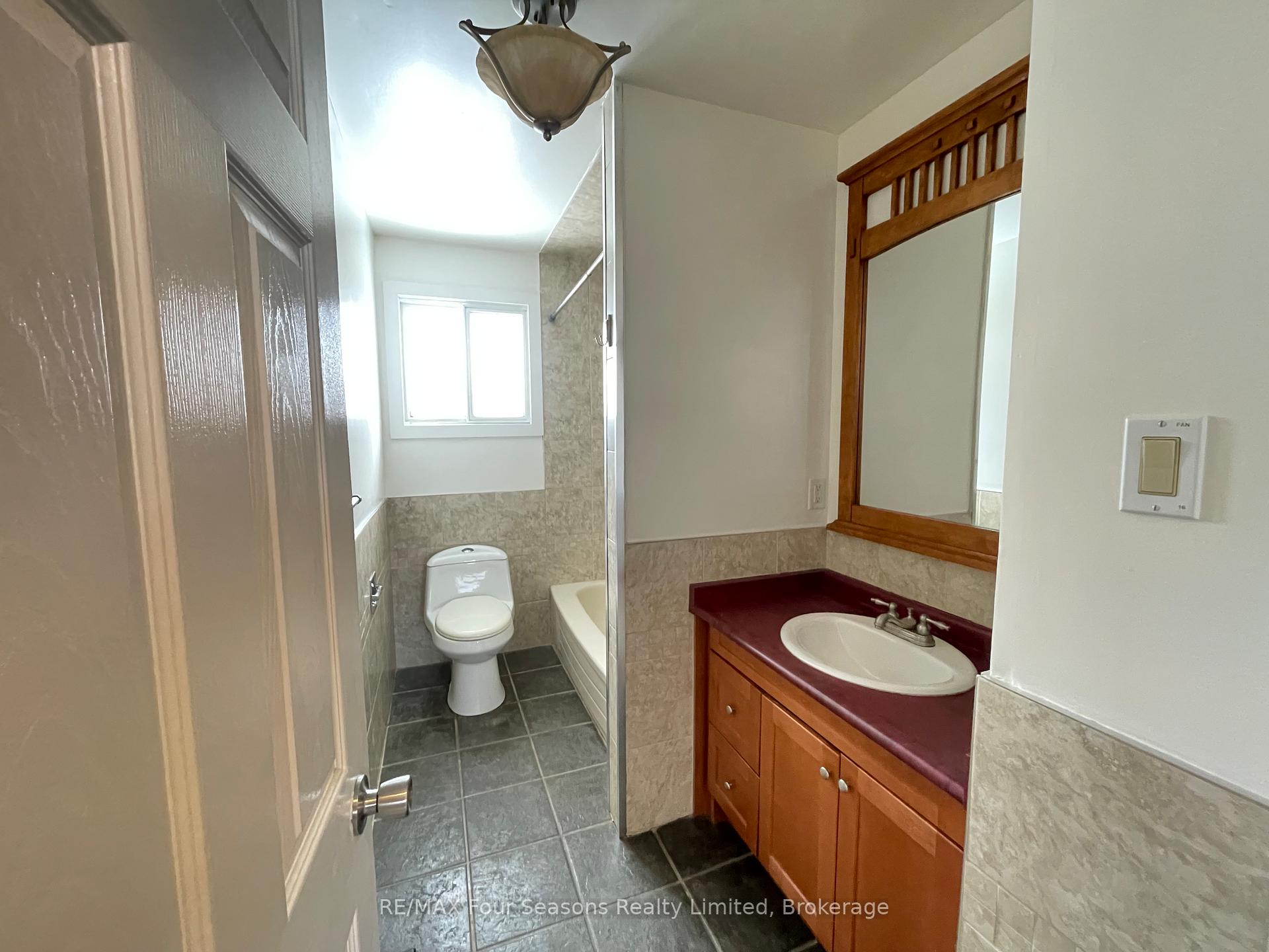 Photo 8 of 124 Niagara Street, Collingwood — HOMEH