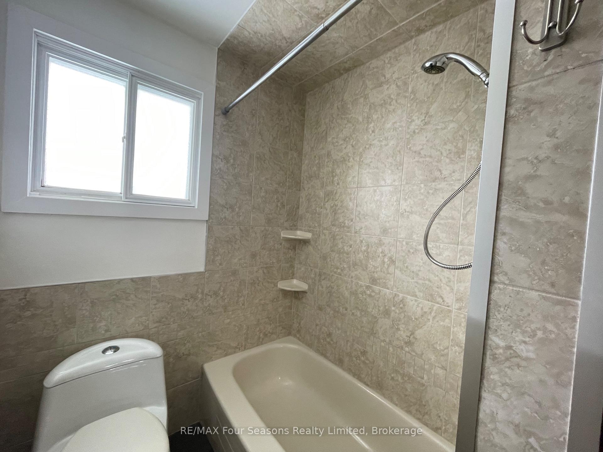 Photo 13 of 124 Niagara Street, Collingwood — HOMEH