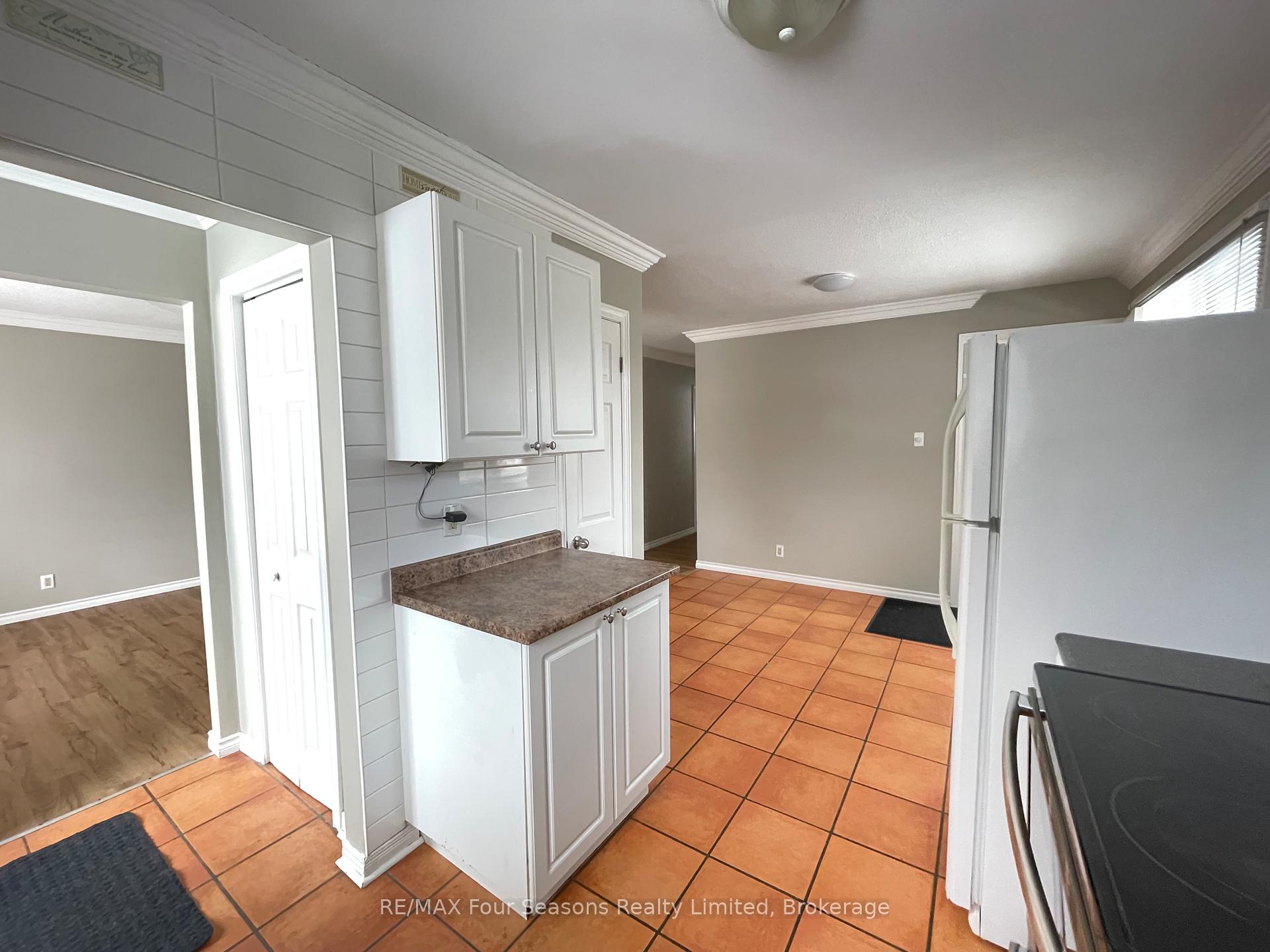 Photo 11 of 124 Niagara Street, Collingwood — HOMEH