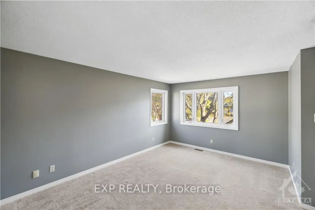 Photo 6 of 6154 Heritage Park Crescent, Ottawa, Chapel Hill — HOMEH