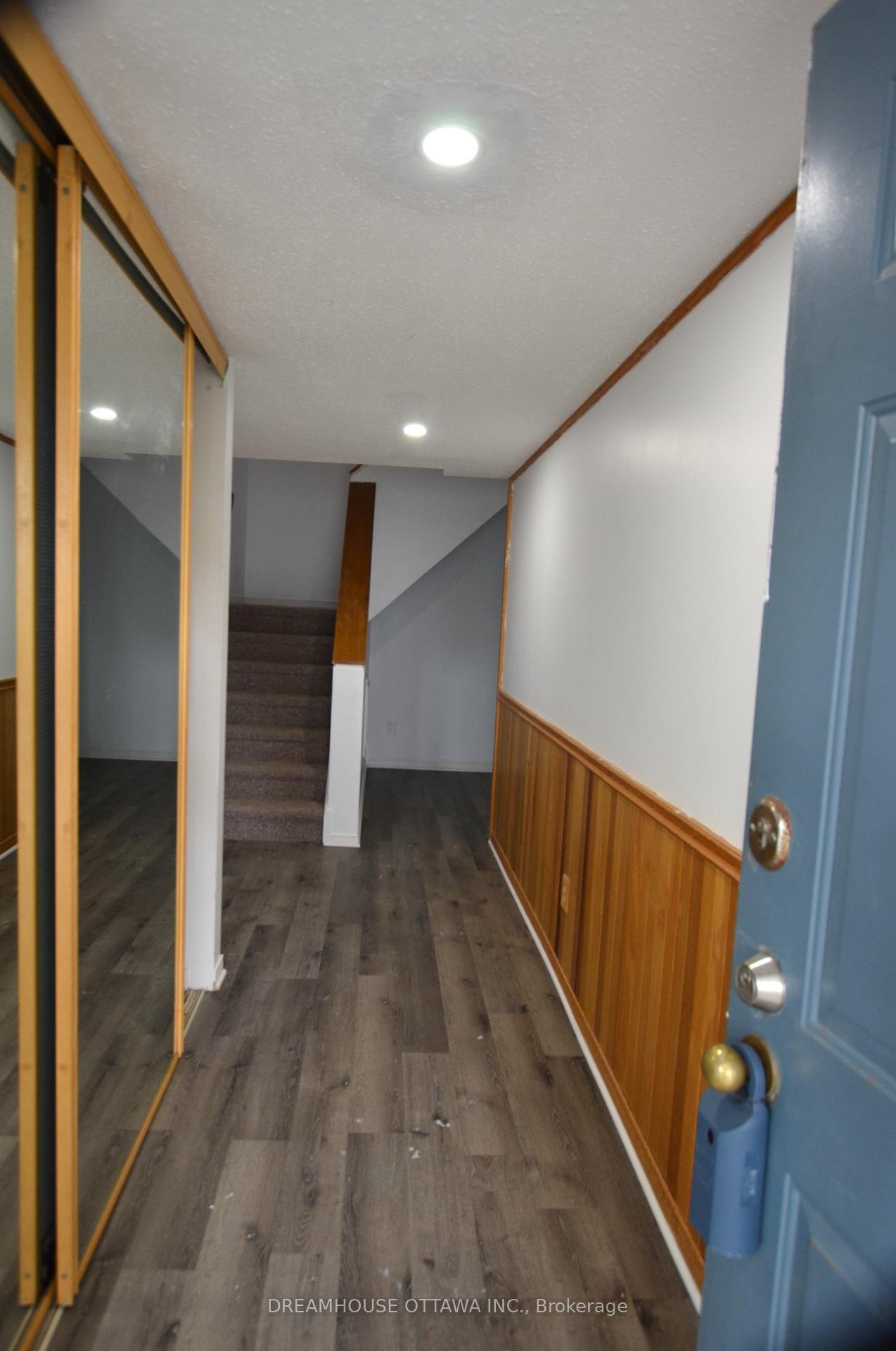 Photo 2 of 16 Forsyth Lane, Ottawa, Crystal Beach — HOMEH