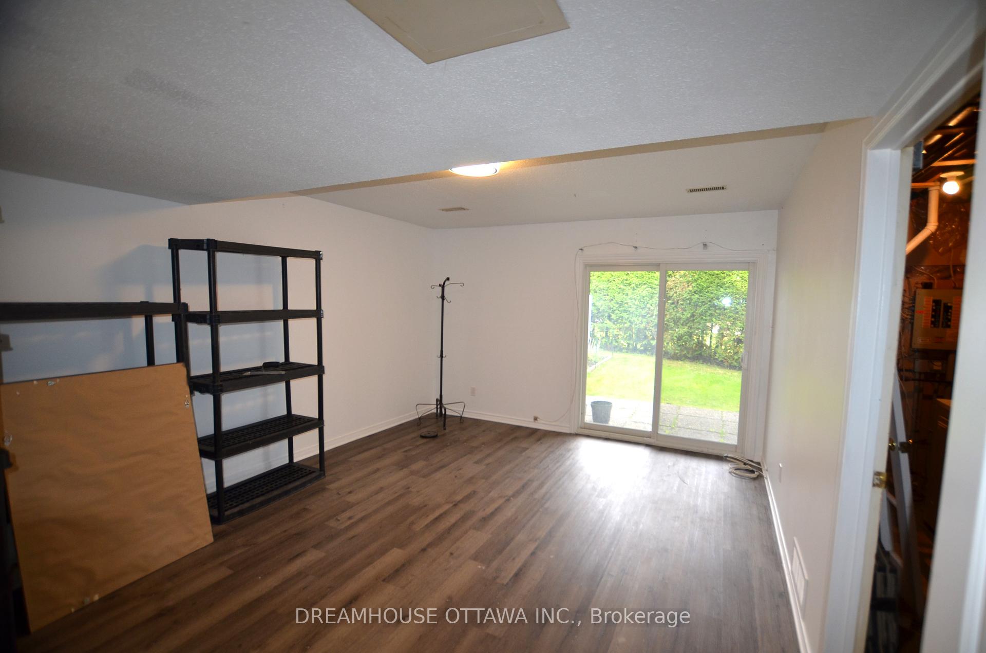Photo 3 of 16 Forsyth Lane, Ottawa, Crystal Beach — HOMEH