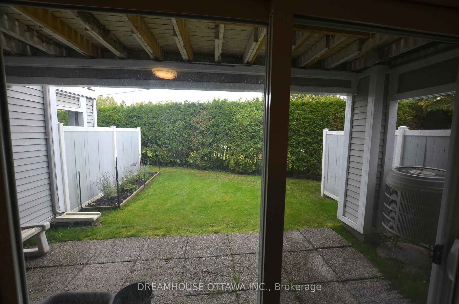 Photo 4 of 16 Forsyth Lane, Ottawa, Crystal Beach — HOMEH