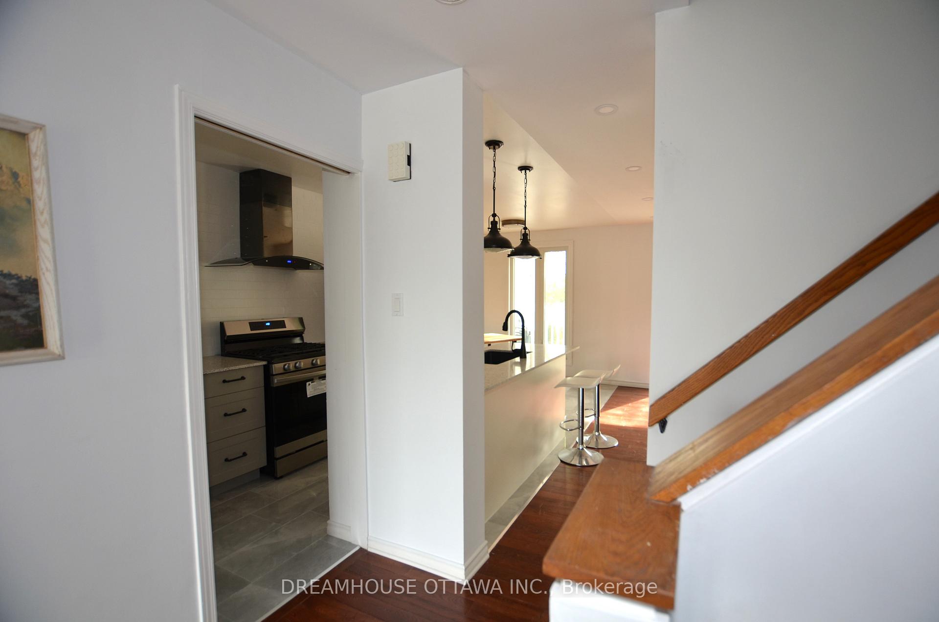 Photo 7 of 16 Forsyth Lane, Ottawa, Crystal Beach — HOMEH