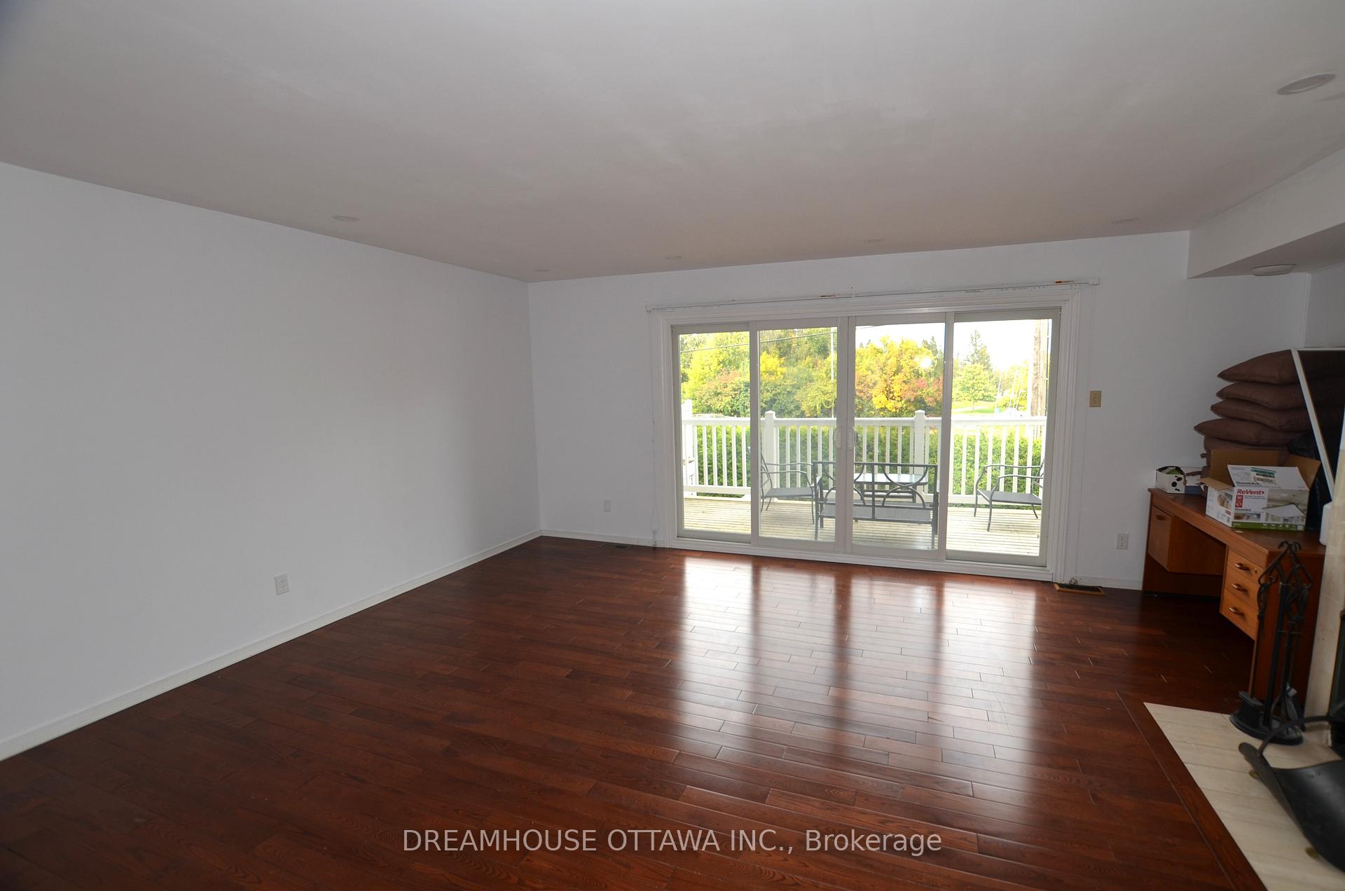 Photo 8 of 16 Forsyth Lane, Ottawa, Crystal Beach — HOMEH