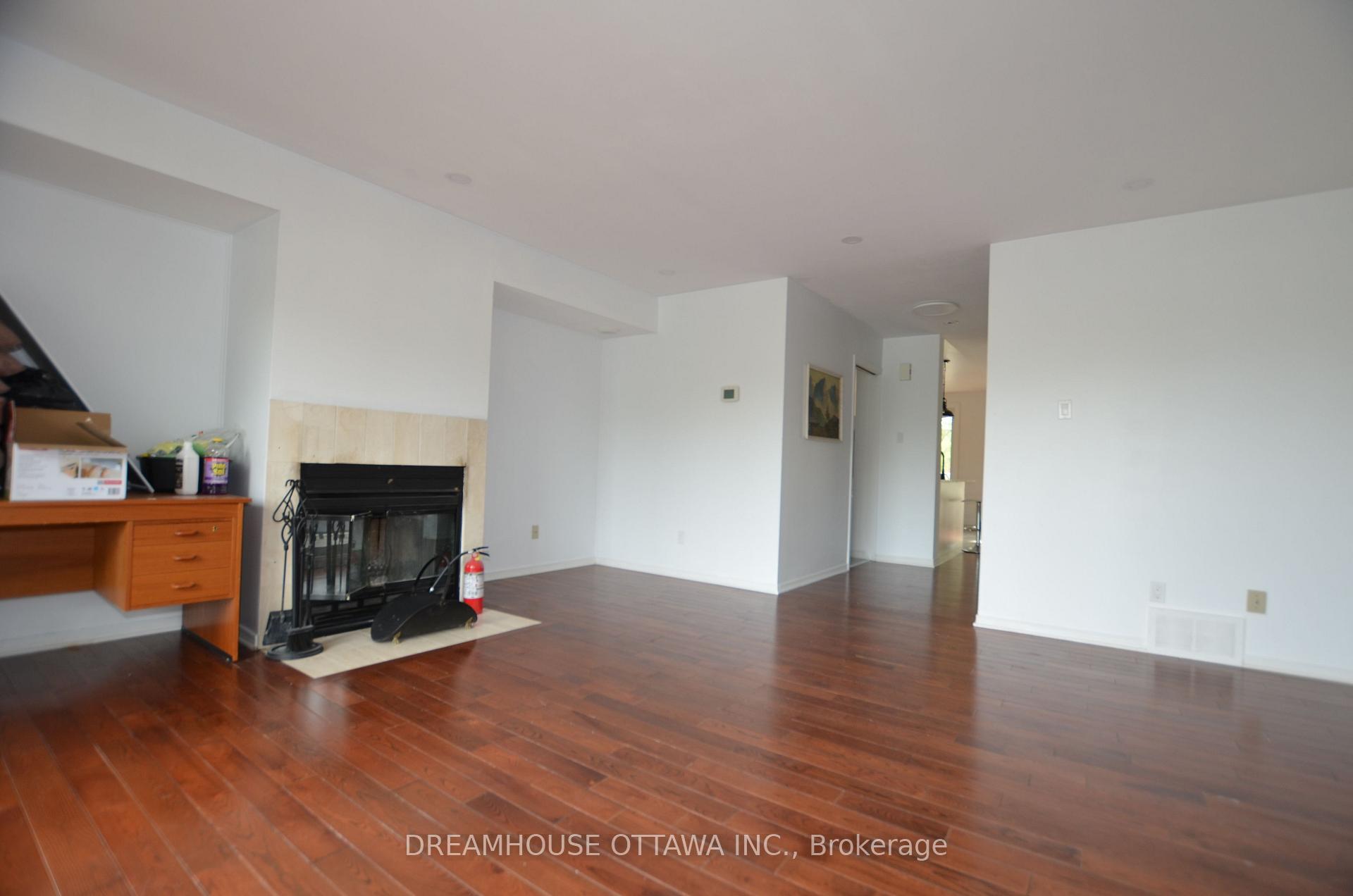 Photo 10 of 16 Forsyth Lane, Ottawa, Crystal Beach — HOMEH